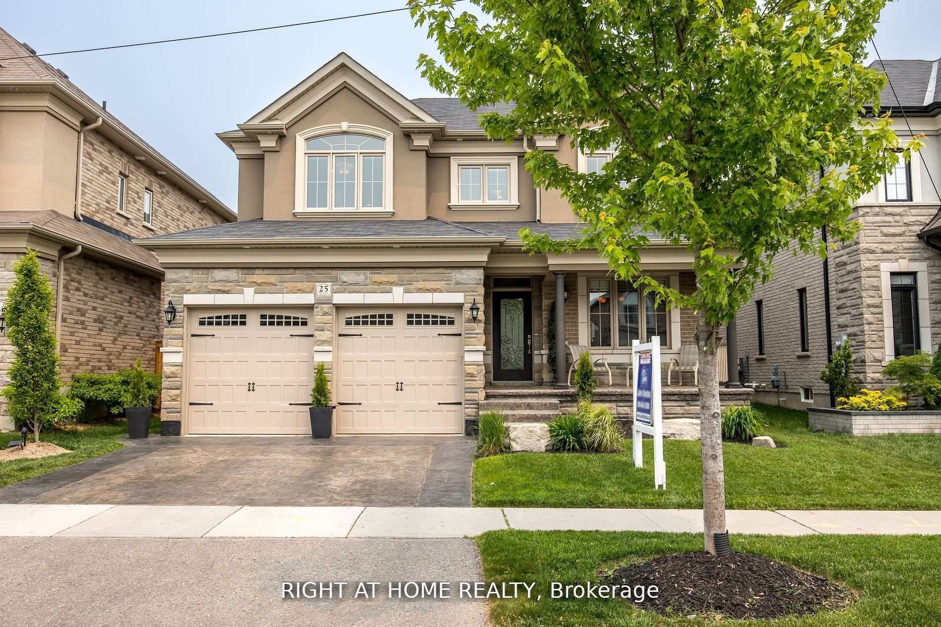 25 CHARTERHOUSE Drive N