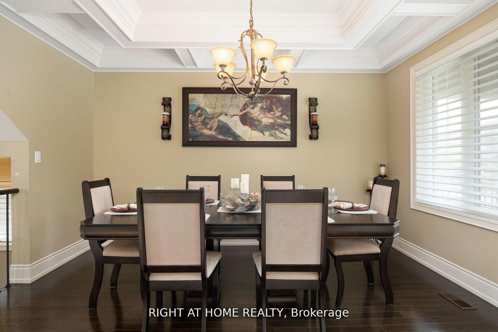 25 CHARTERHOUSE Drive N