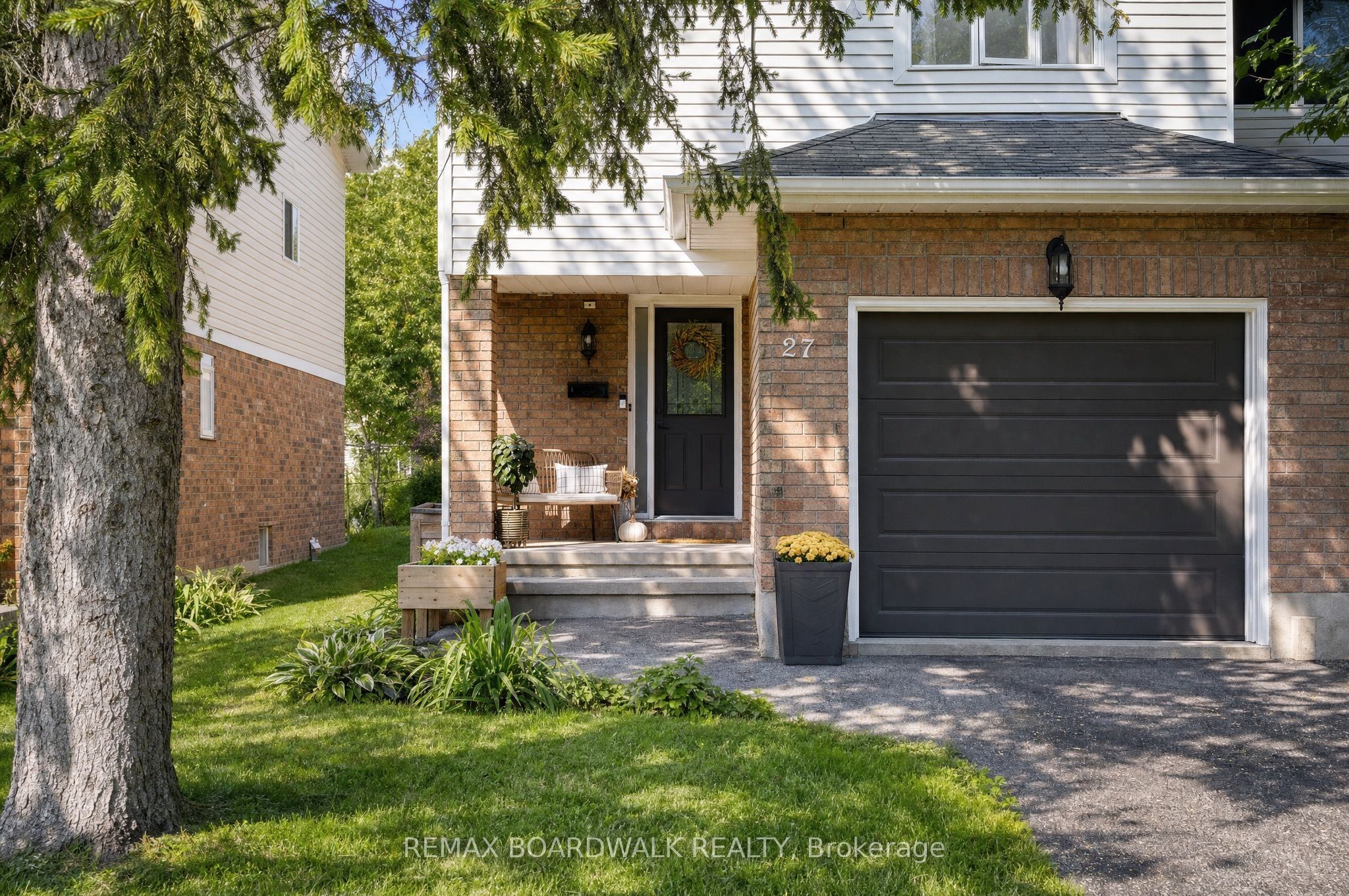 27 Woodpark Way