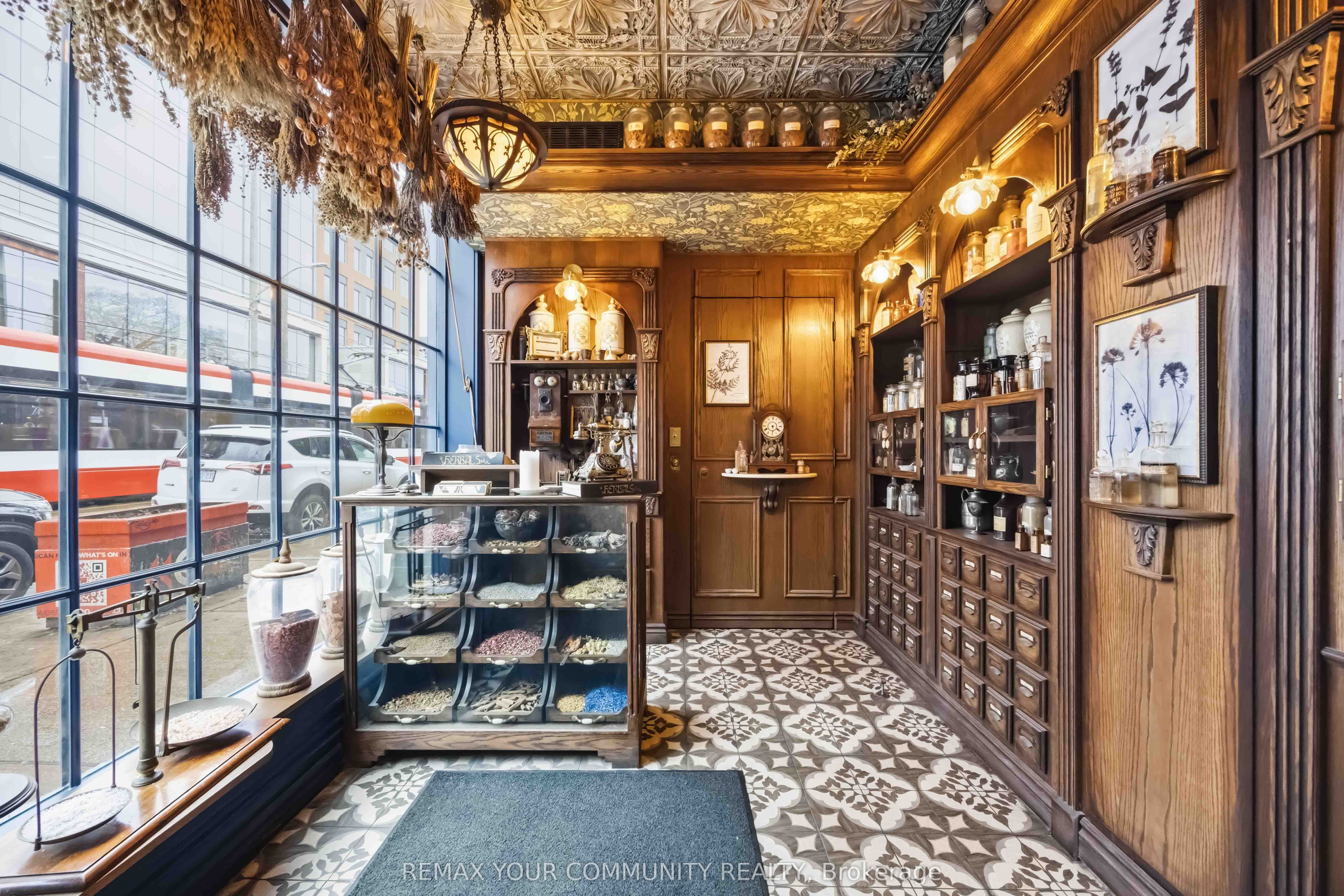 1036 & 1038 Queen Street W