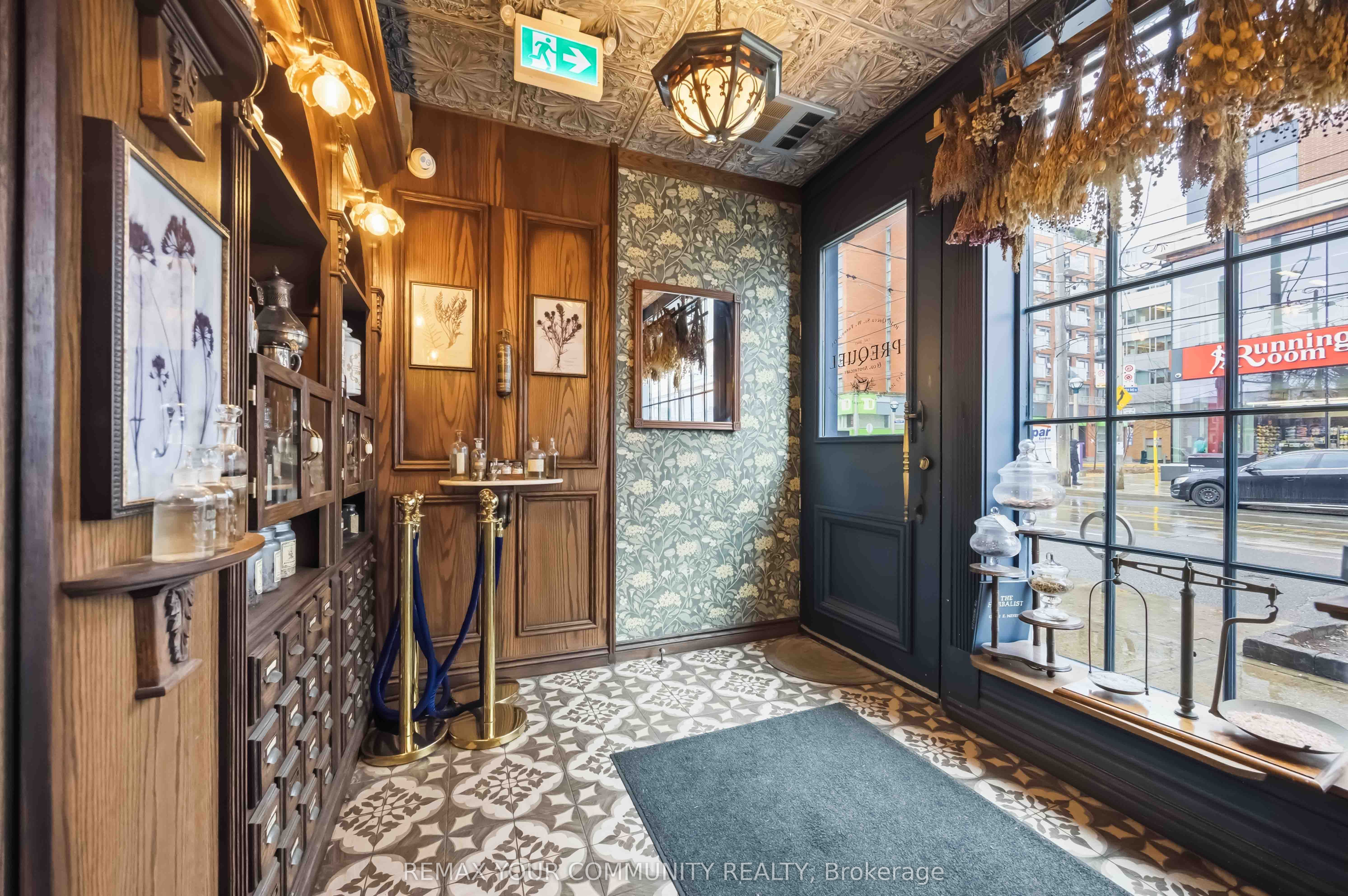 1036 & 1038 Queen Street W