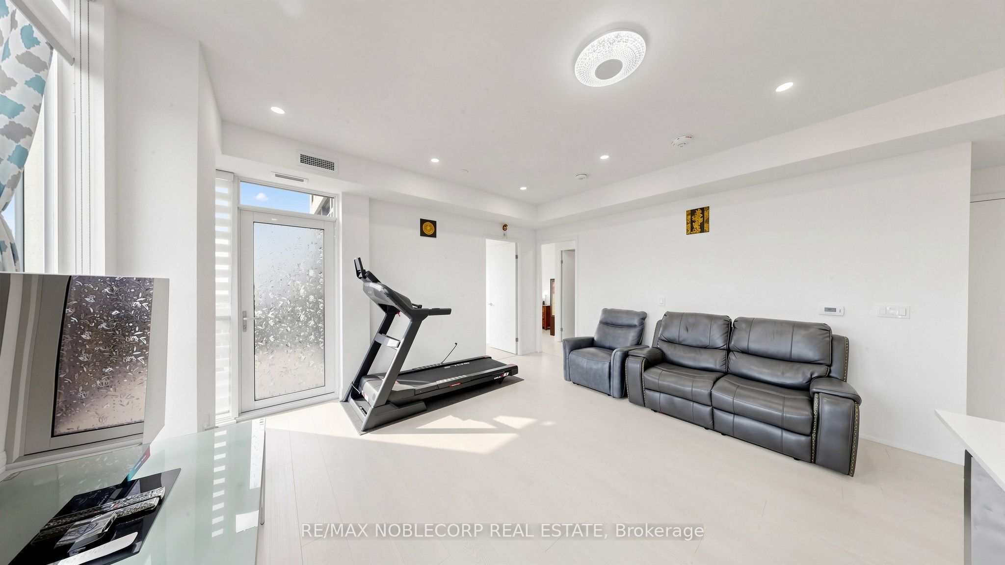 10 Gibbs Road 1005