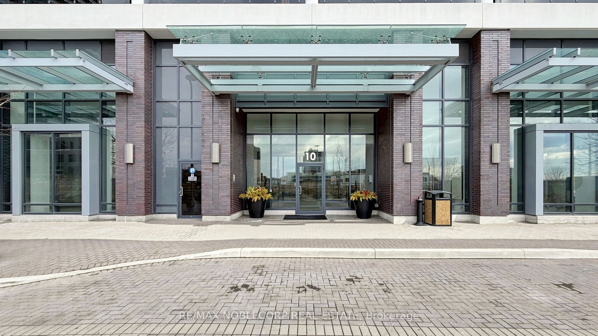 10 Gibbs Road 1005
