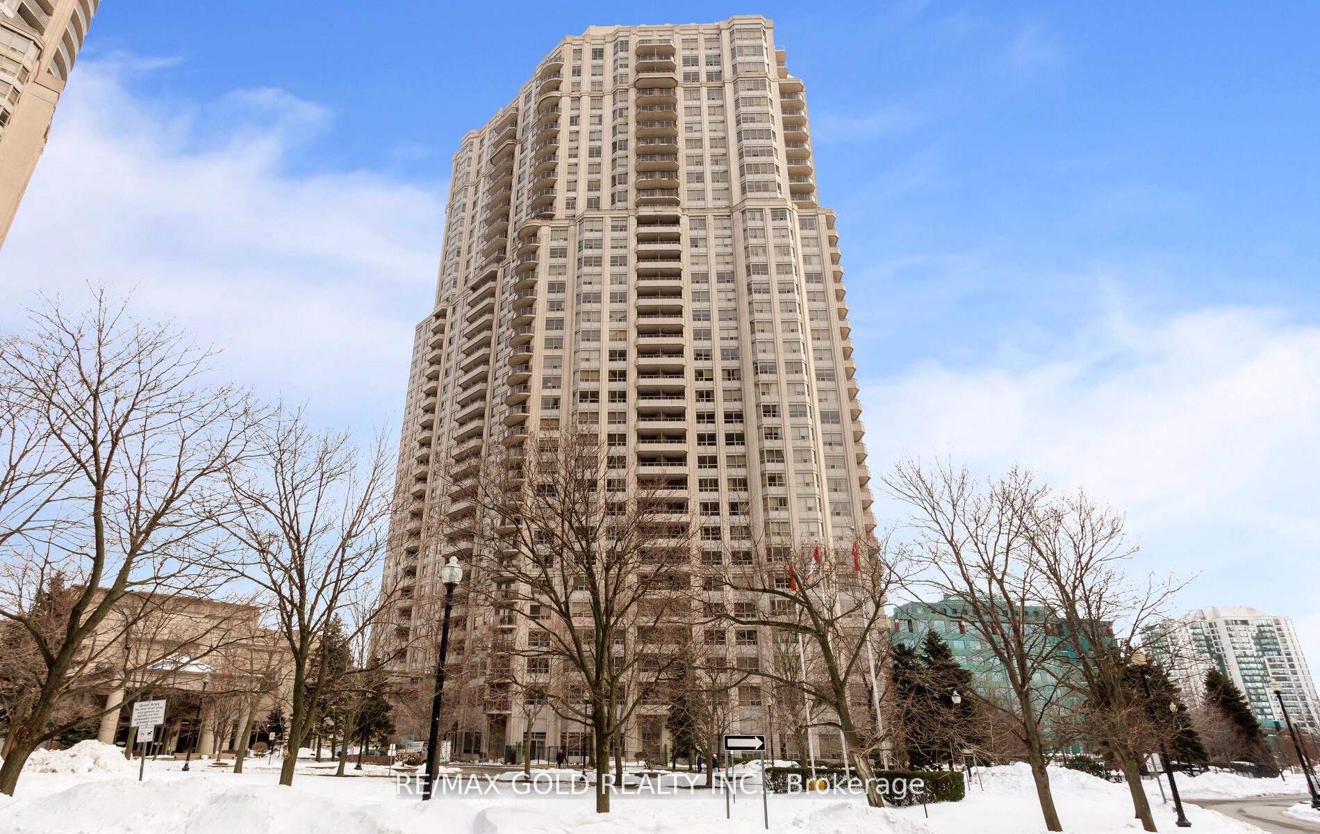 25 Kingsbridge Grdn Circle 224