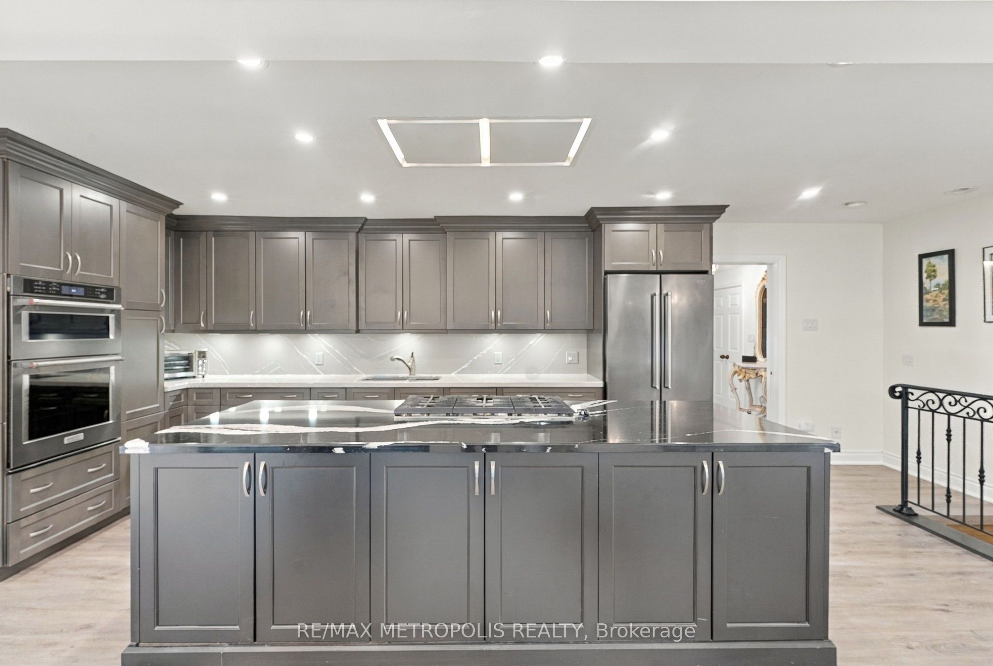 1228 Elgin Crescent