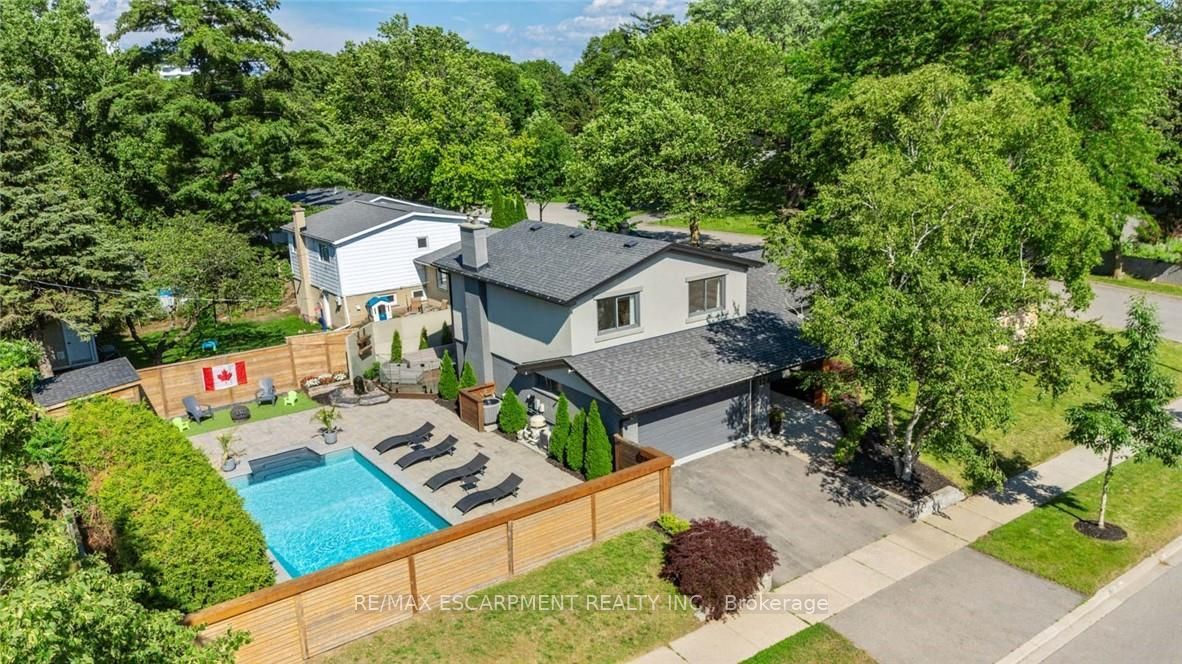 134 Fairwood Place W