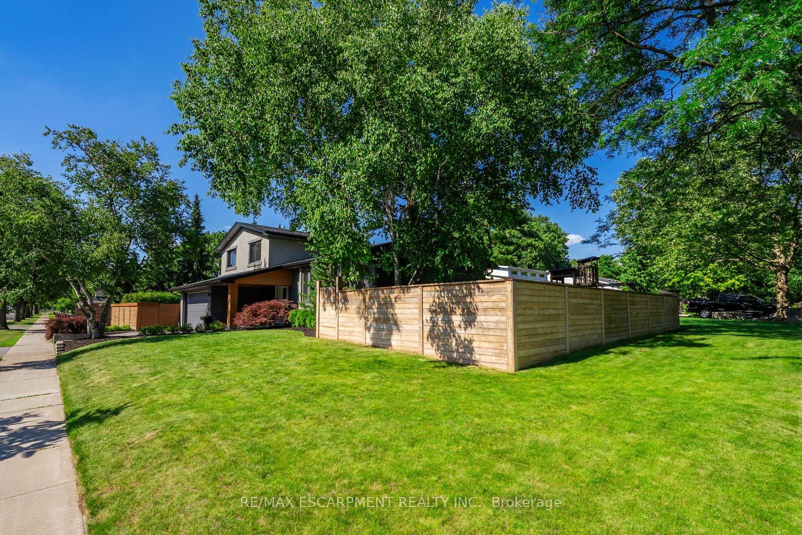 134 Fairwood Place W