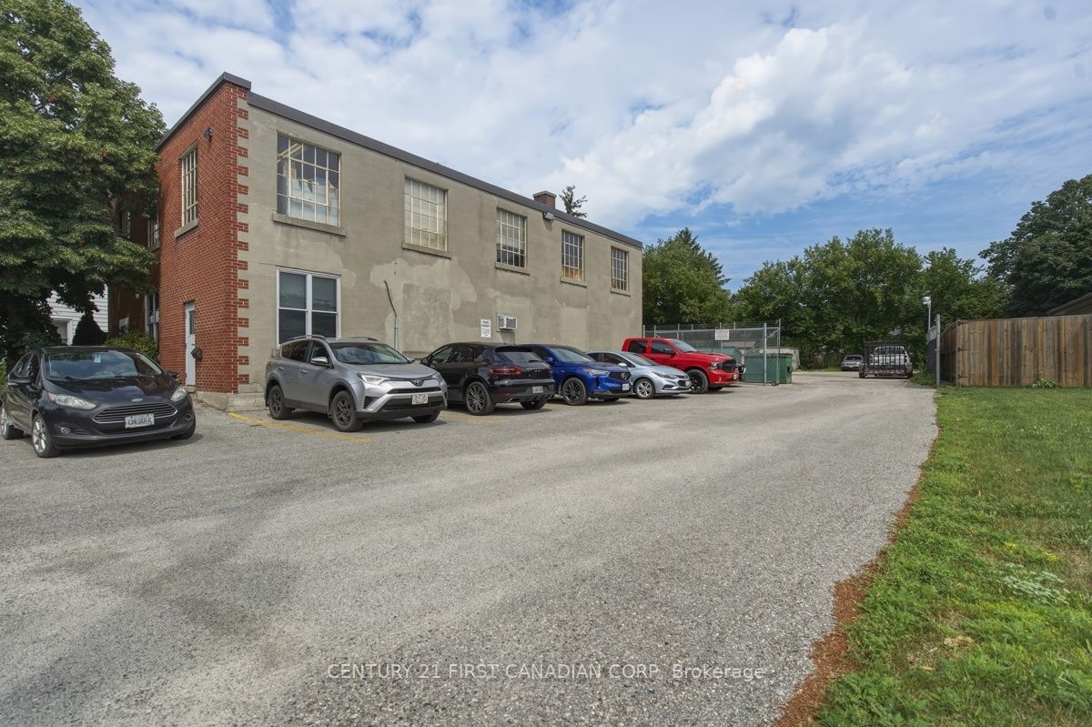 745 Hounsfield Street
