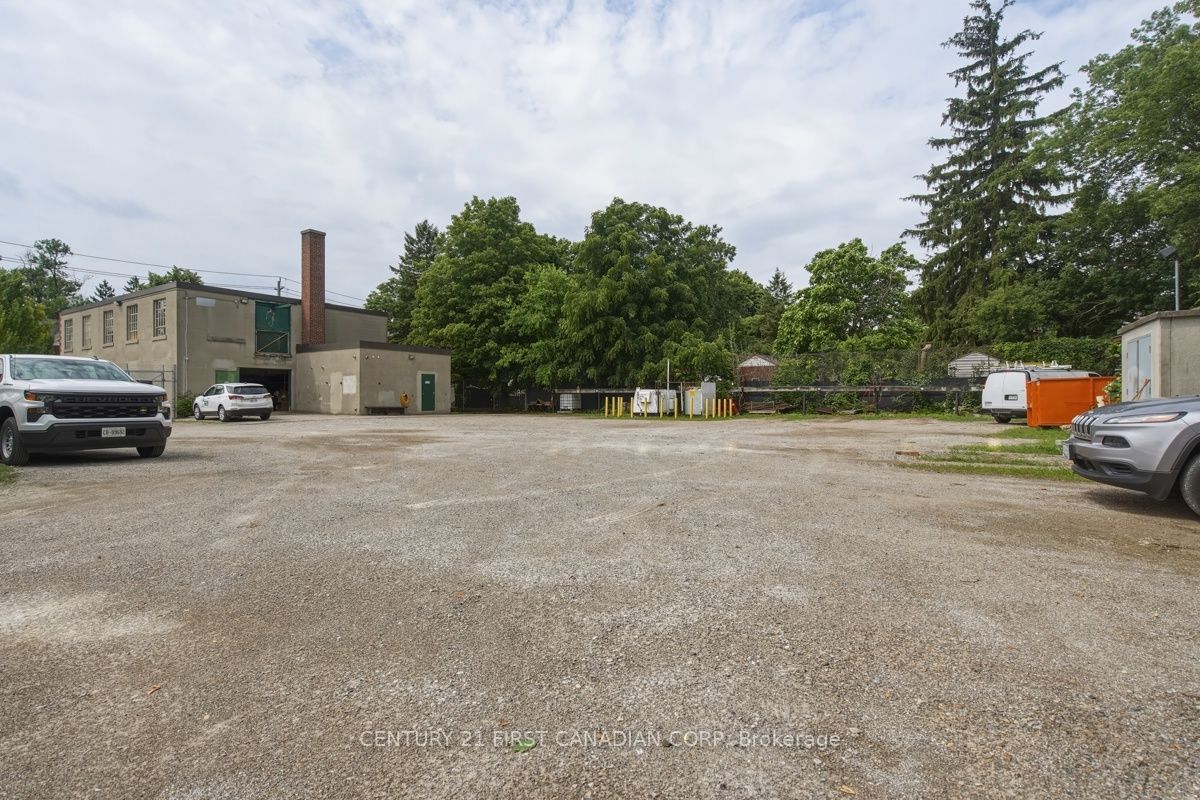 745 Hounsfield Street