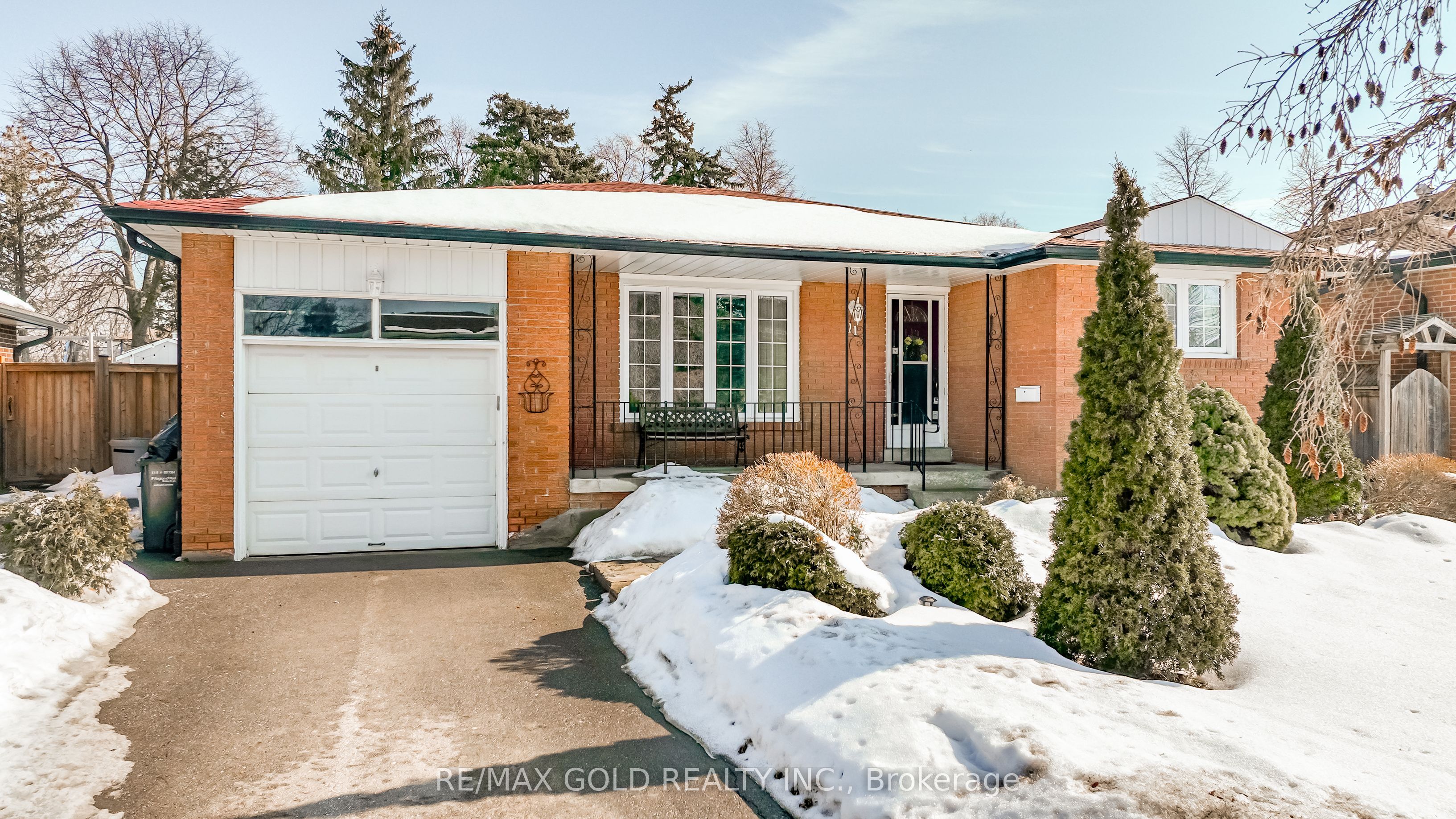 11 Edgebrook Crescent