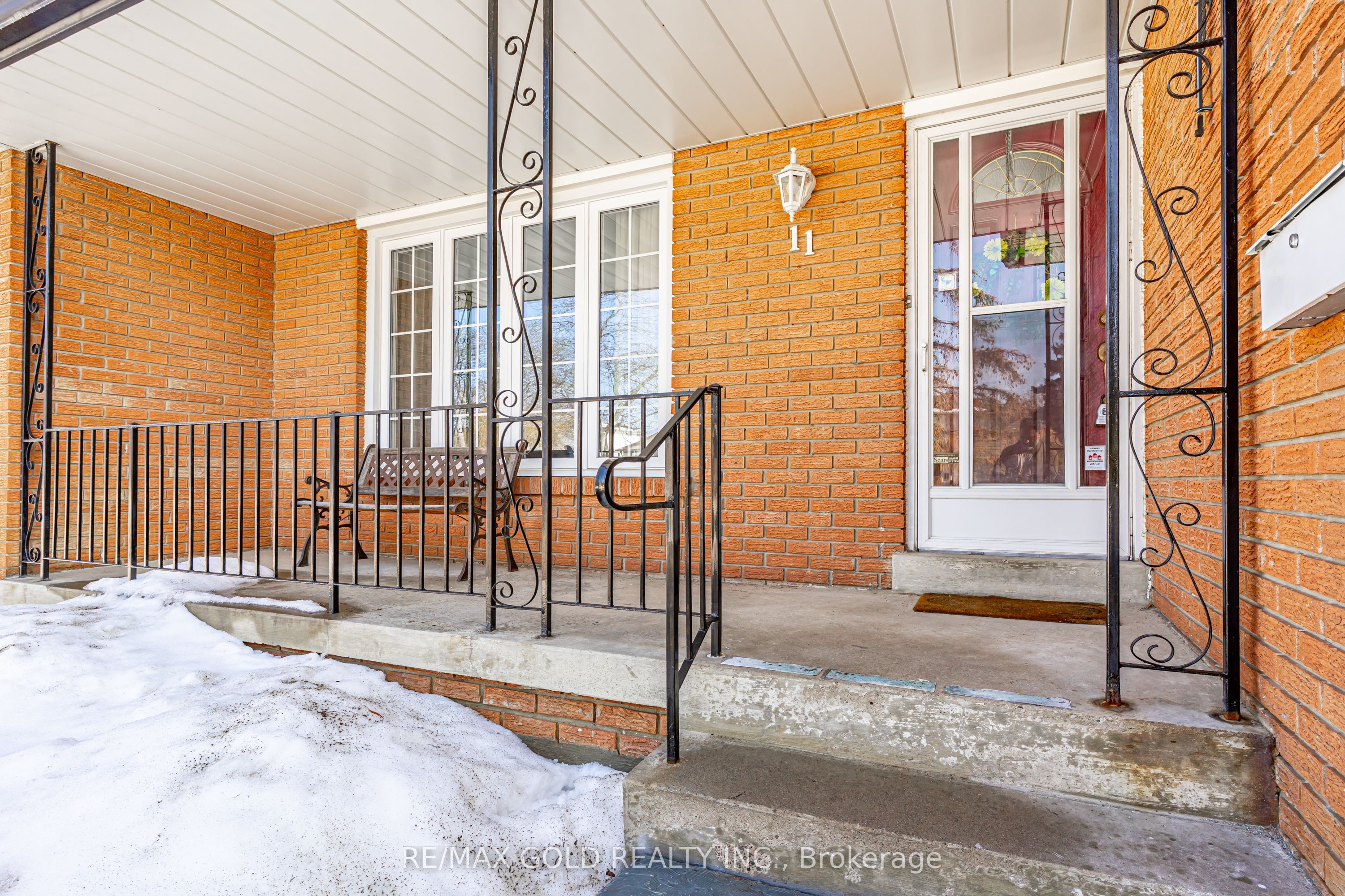 11 Edgebrook Crescent