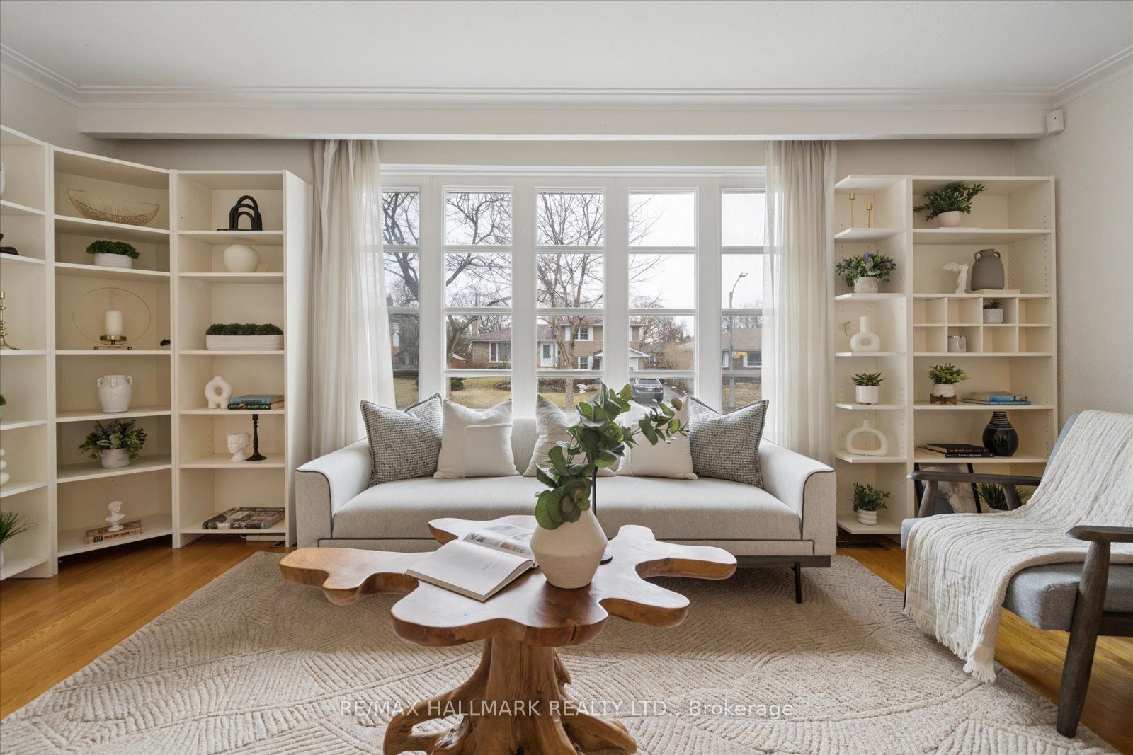 2 Valleycrest Avenue