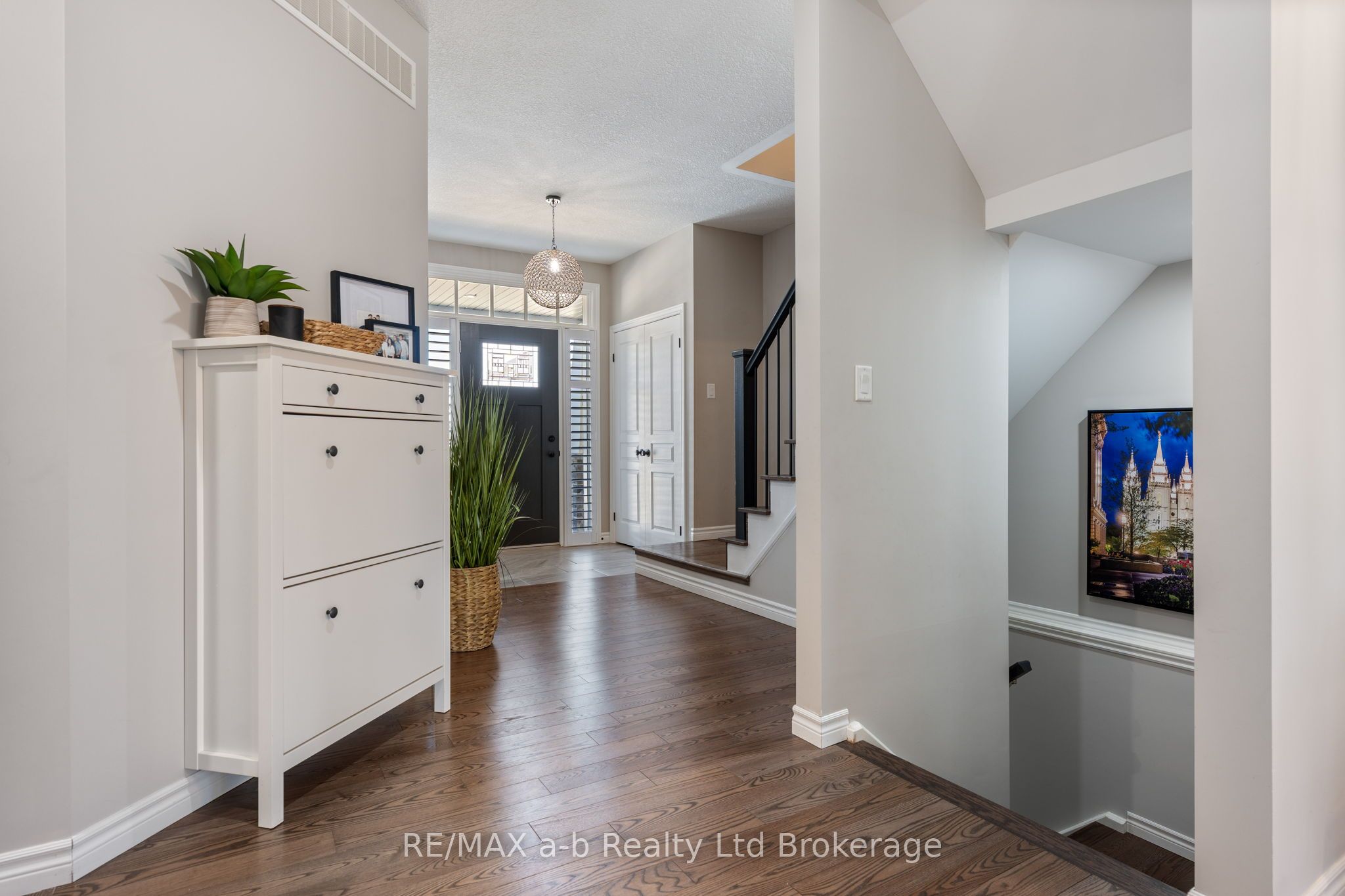 11 CHAMBERLAIN Avenue