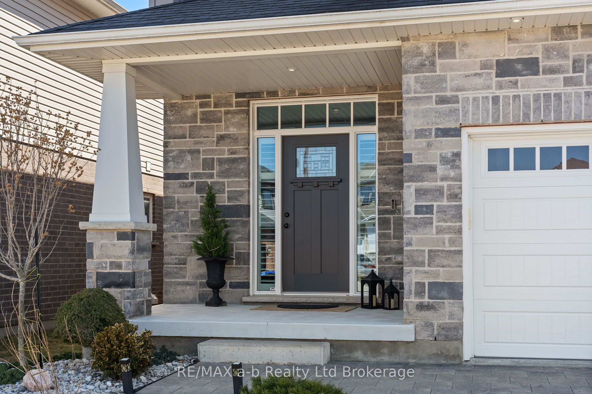 11 CHAMBERLAIN Avenue