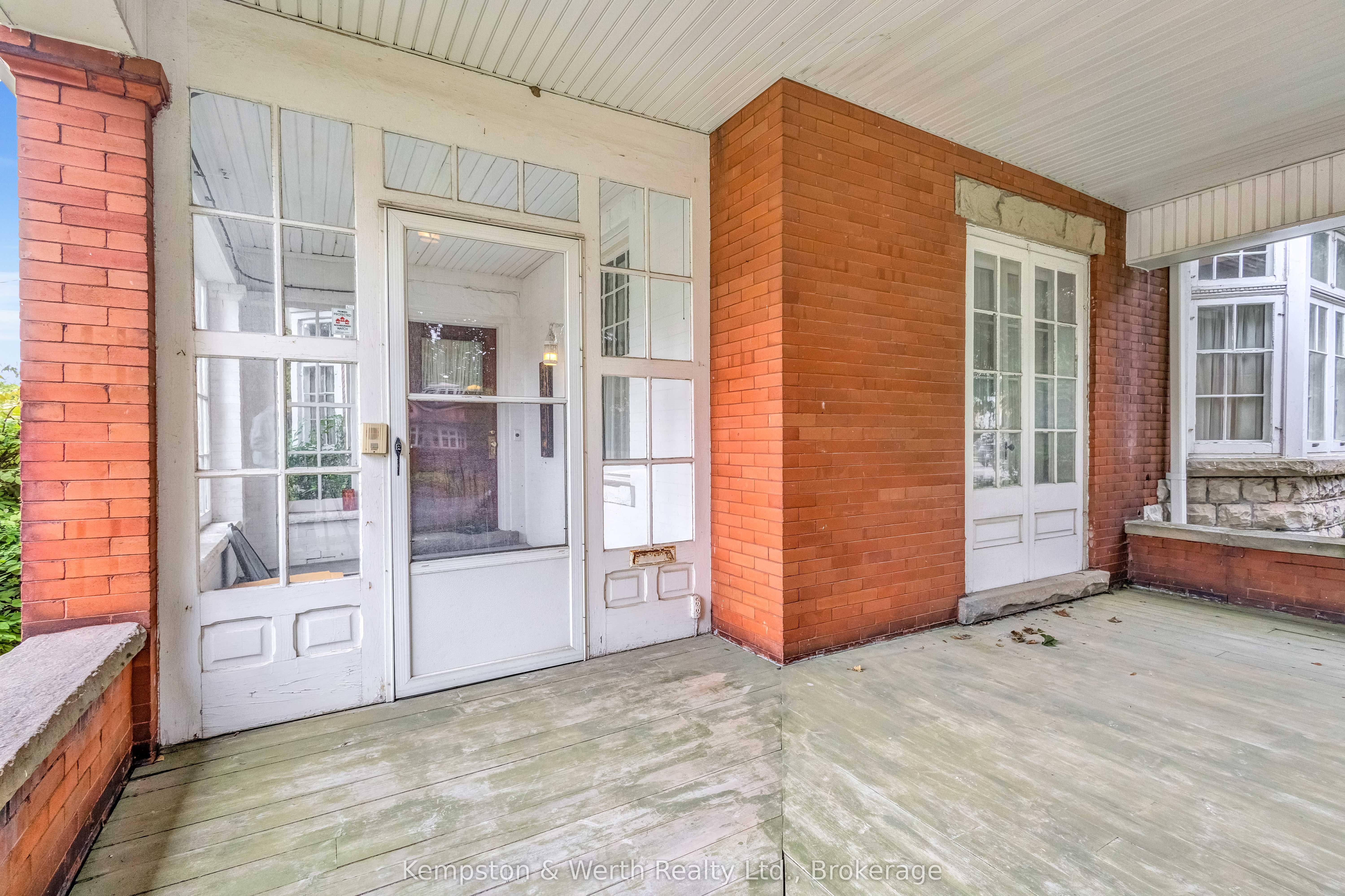 410 Main Street W