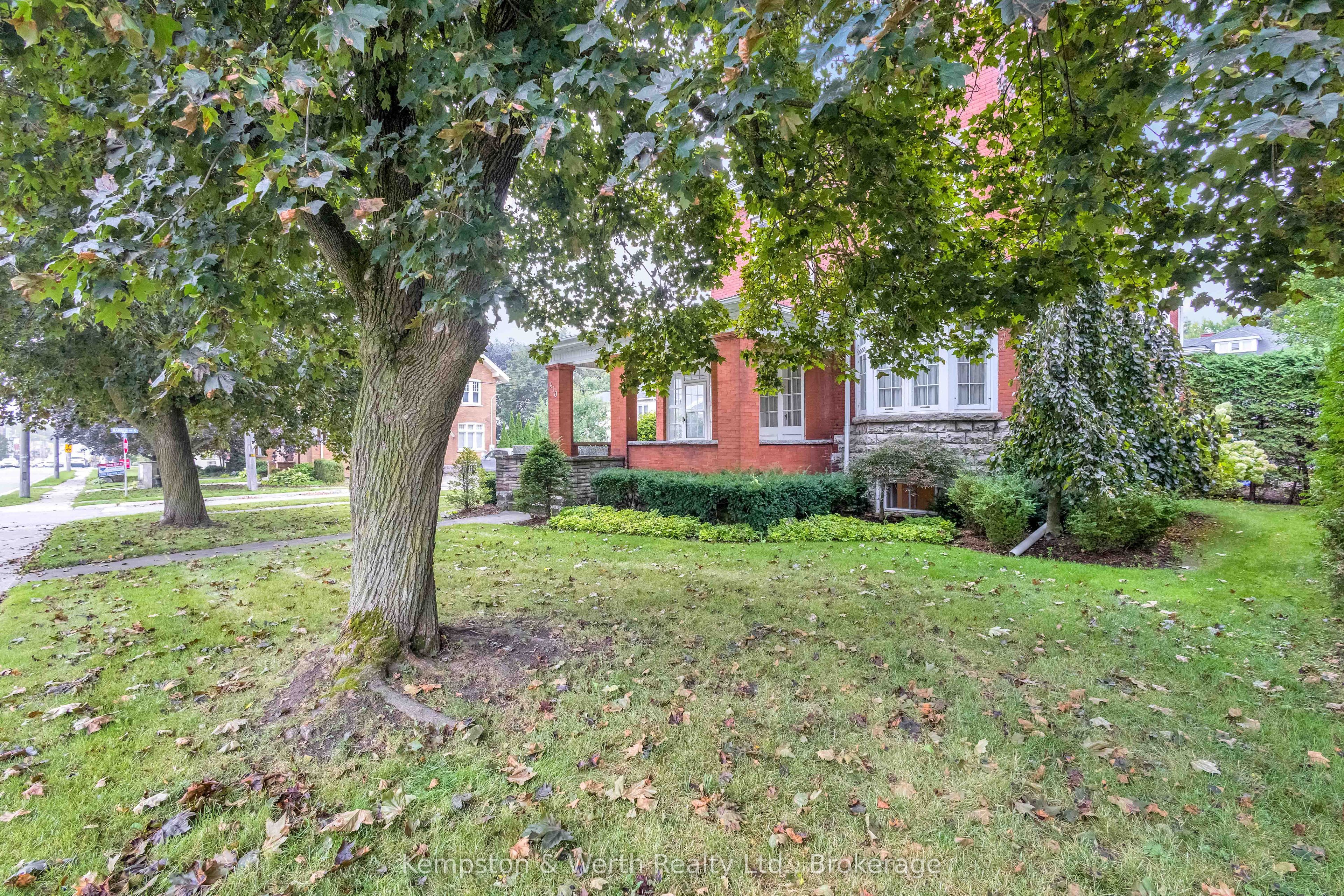 410 Main Street W