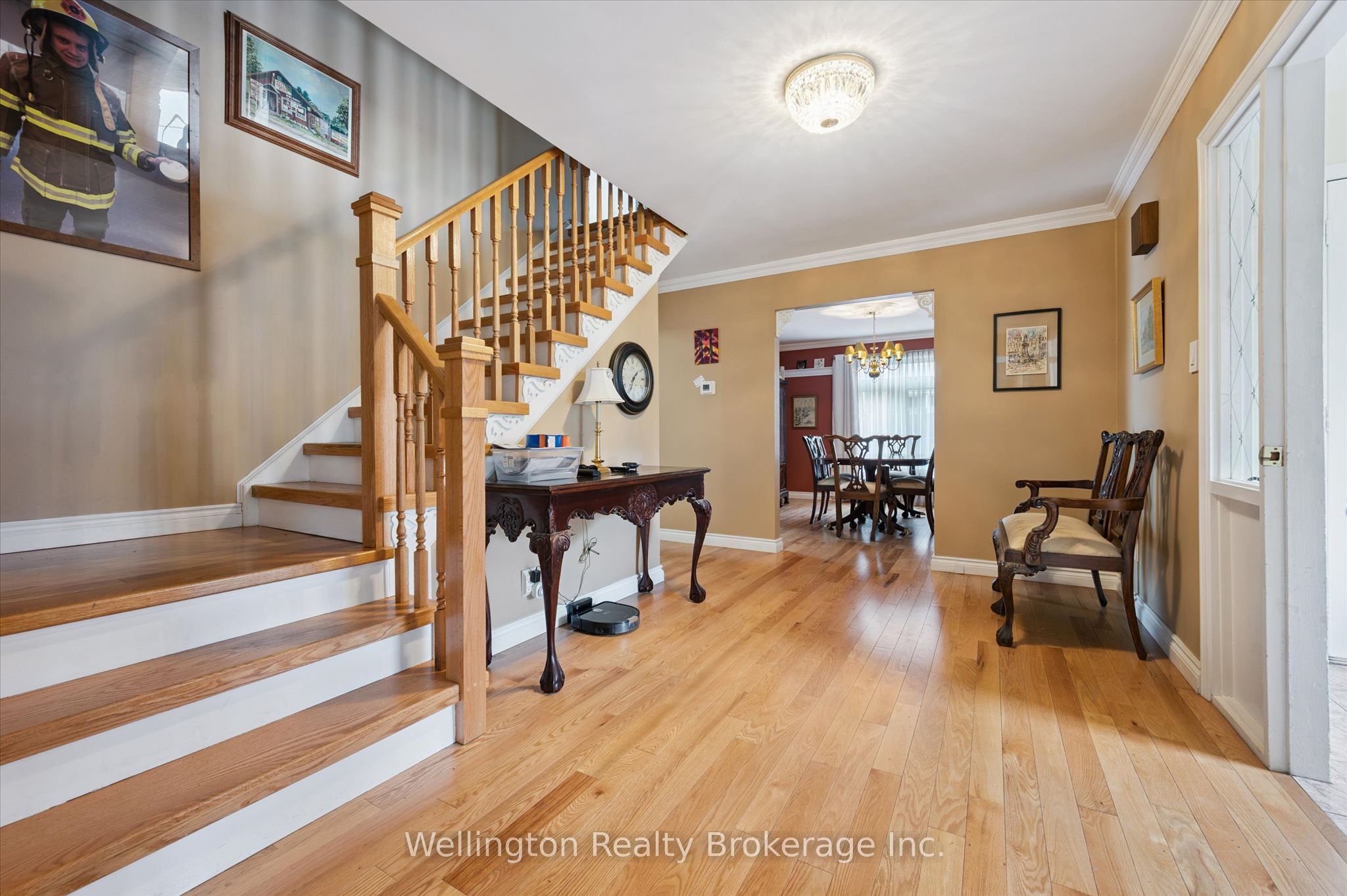405 Clairbrook Crescent