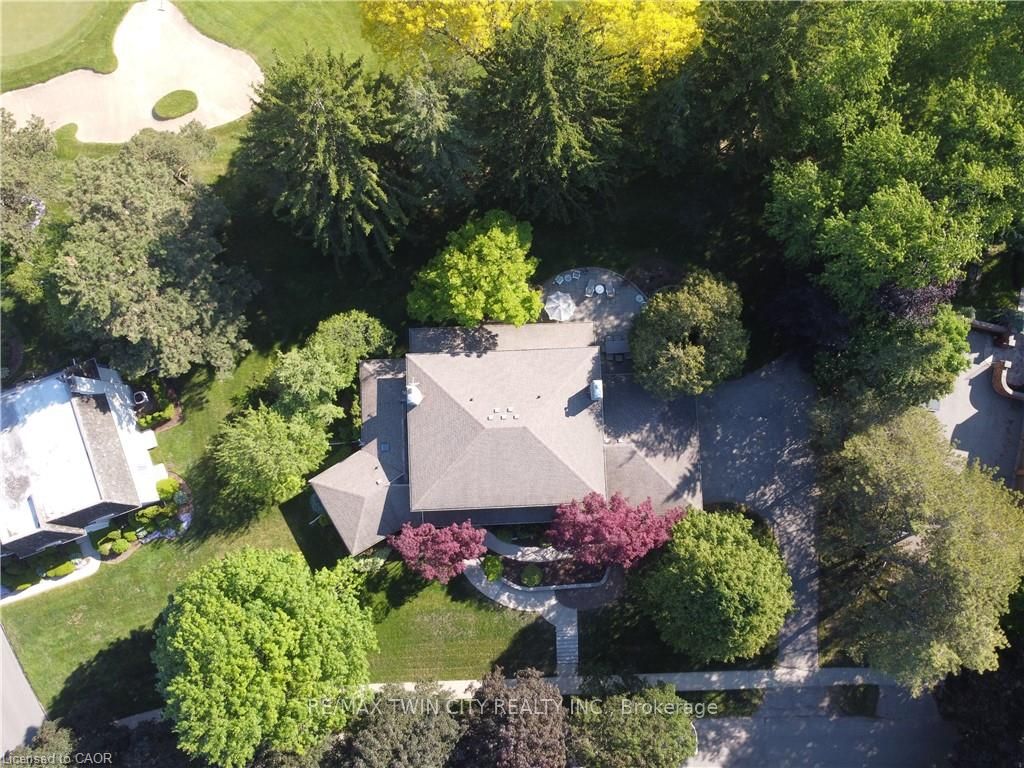 61 Huntley Crescent