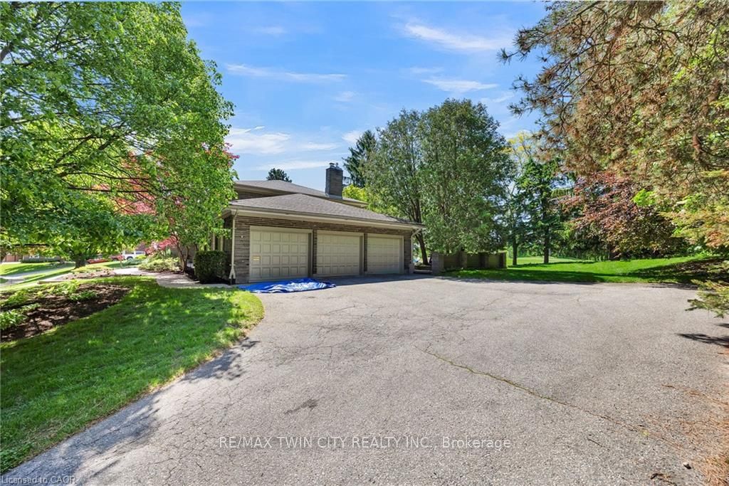 61 Huntley Crescent