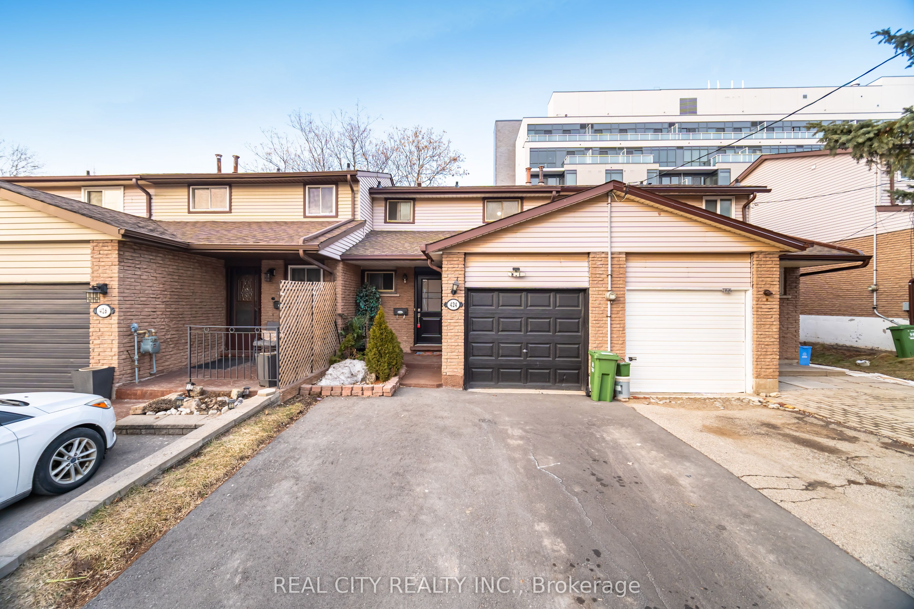 424 Jackson Street W