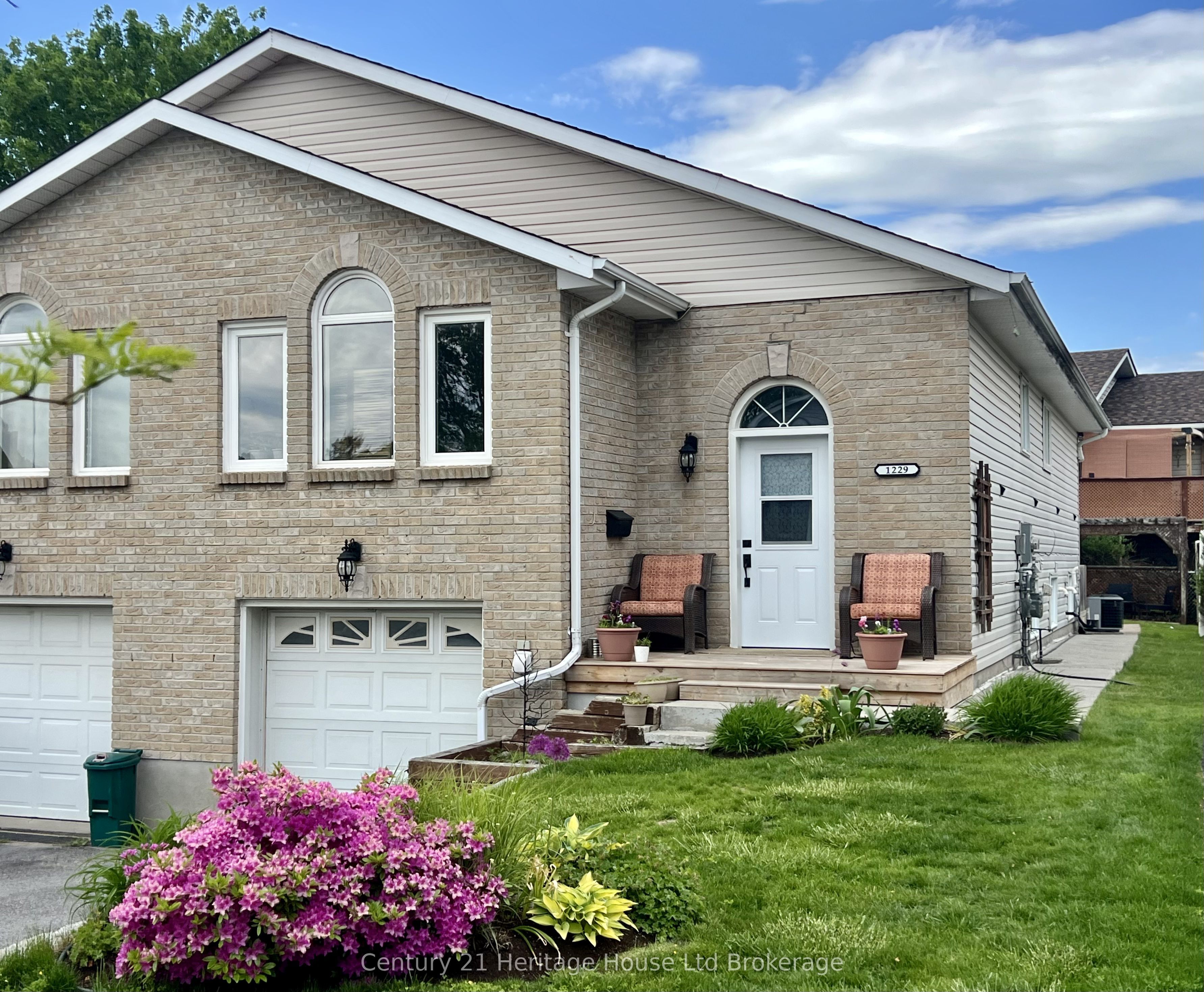 1229 Brackenwood Crescent