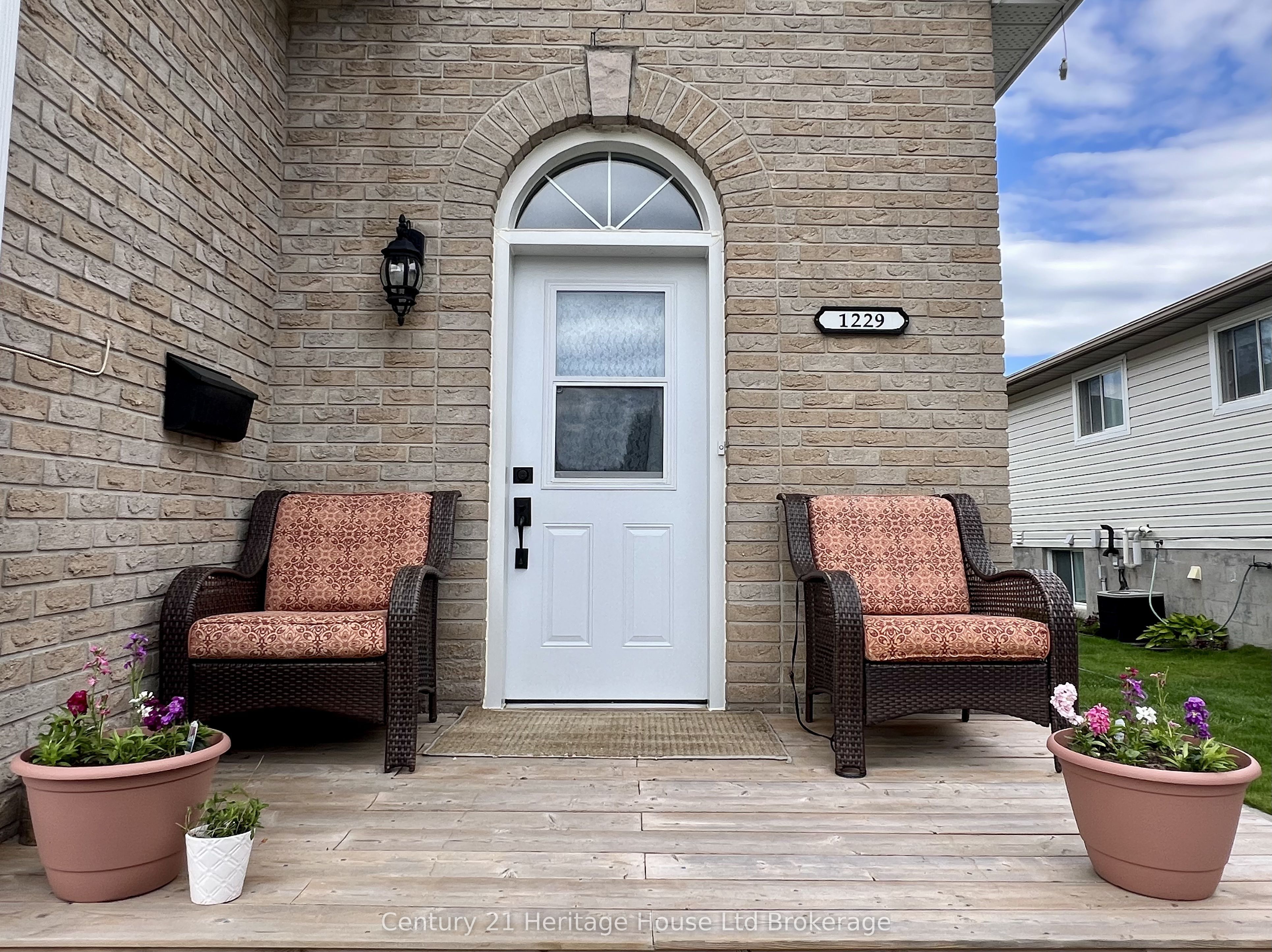 1229 Brackenwood Crescent