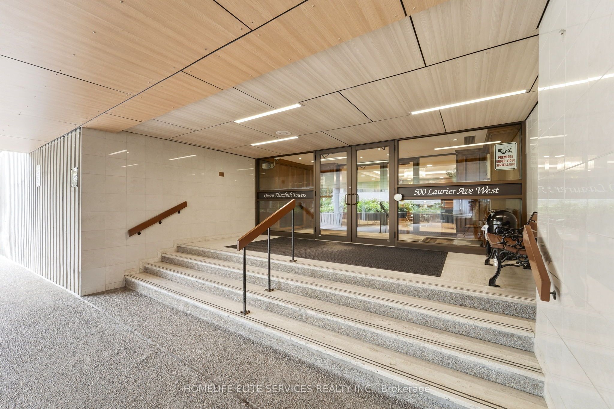500 Laurier Avenue W 909