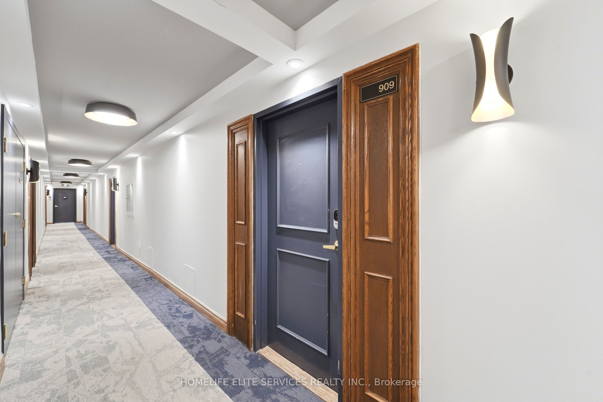 500 Laurier Avenue W 909