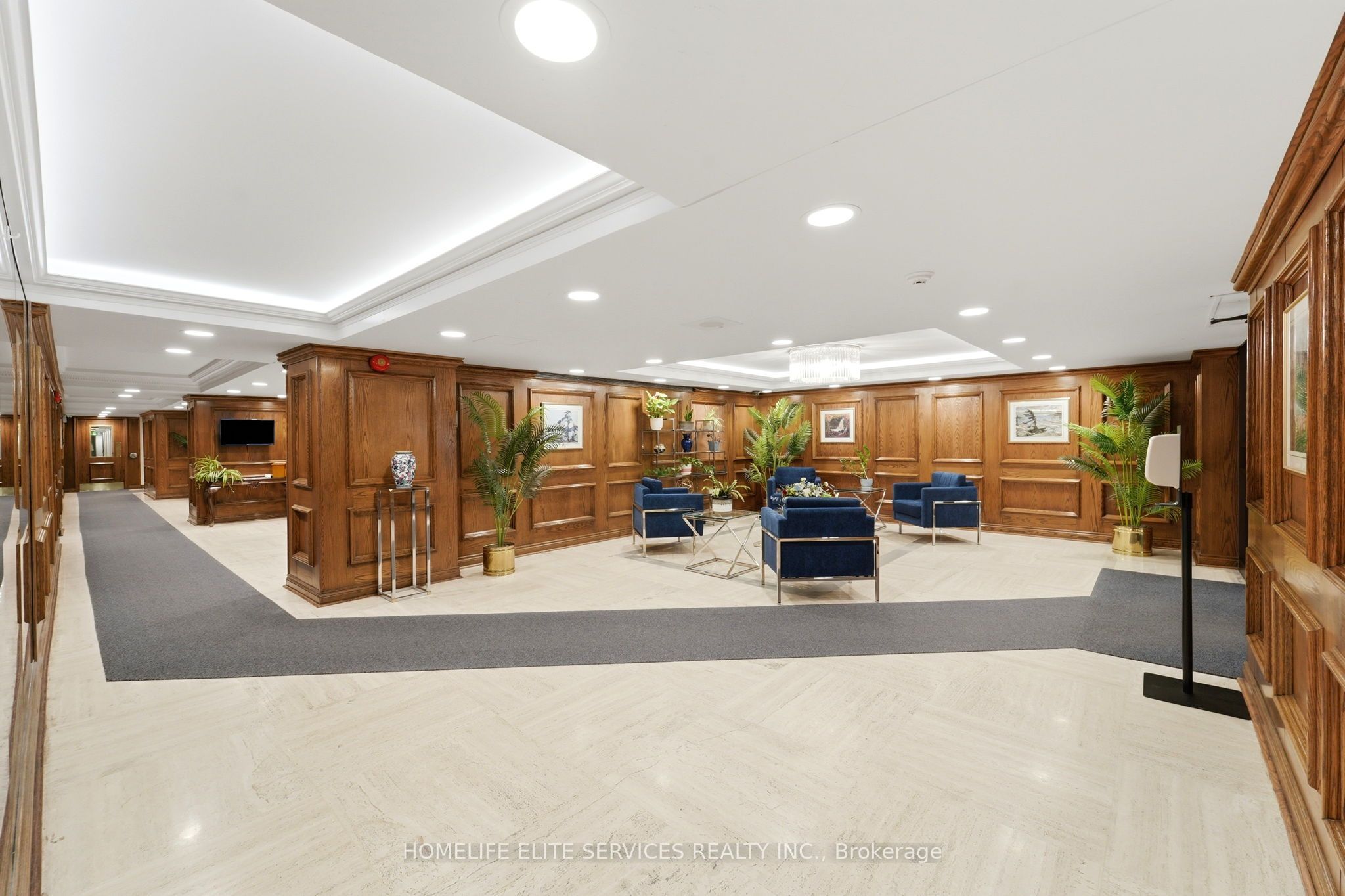 500 Laurier Avenue W 909