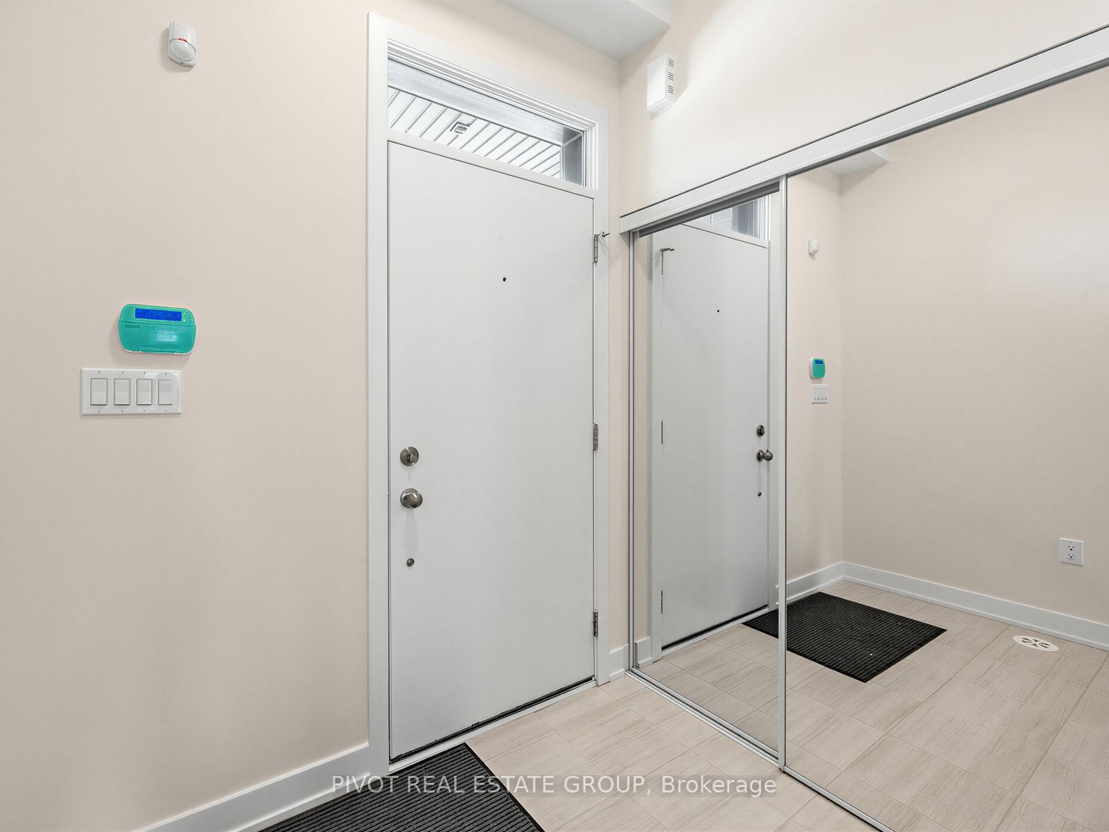 25 Lively Way