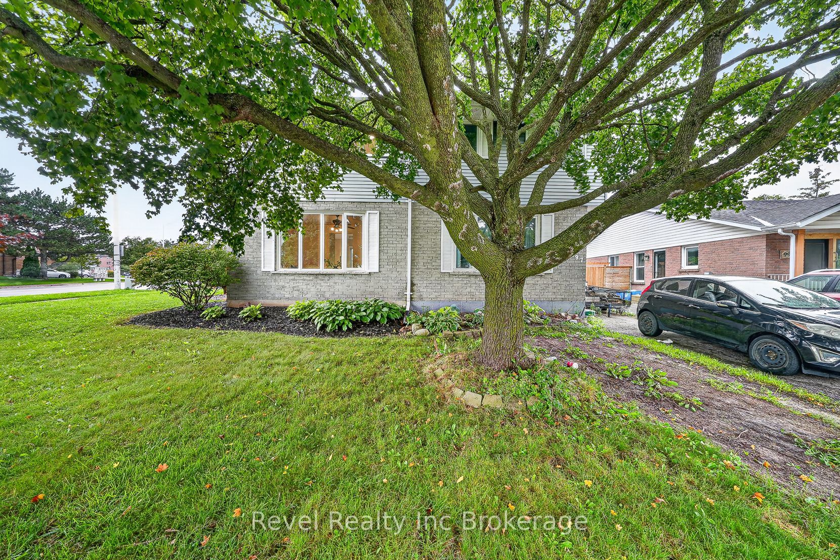 995 Cree Avenue