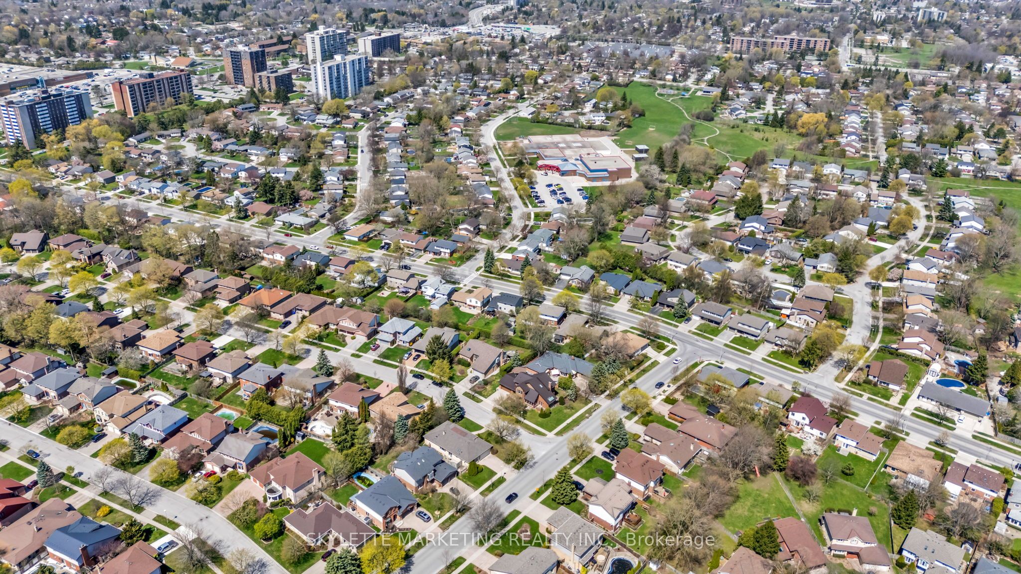 2 Deer Valley Crescent