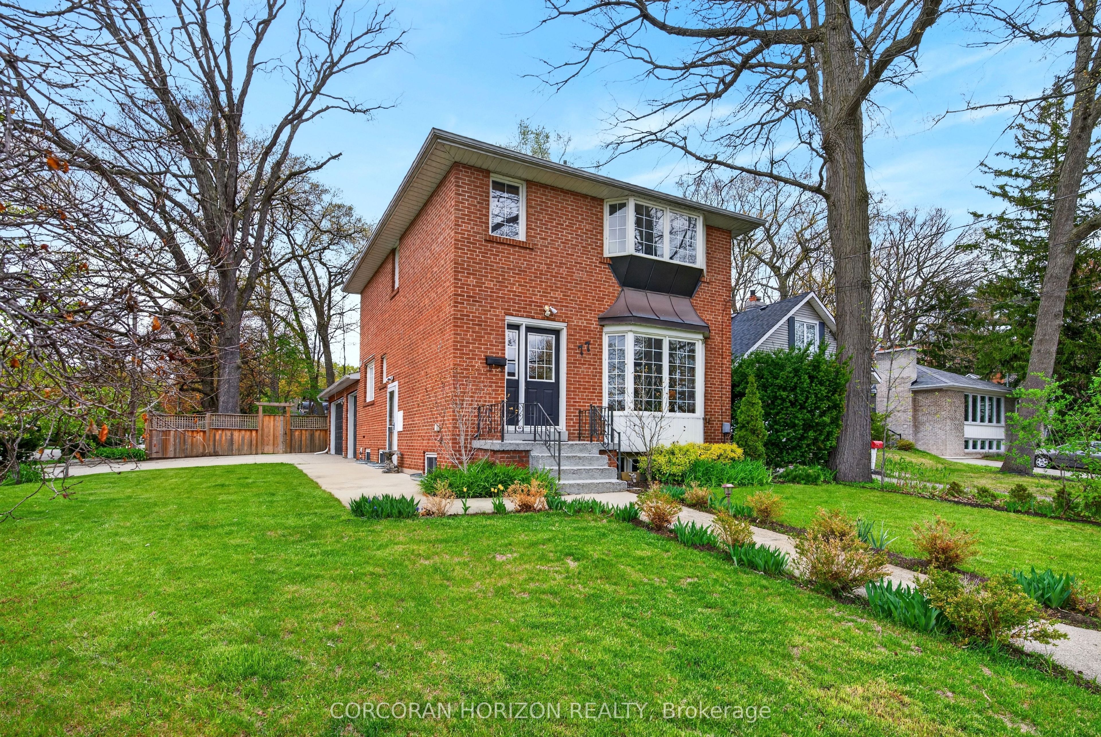 77 Mineola Road E