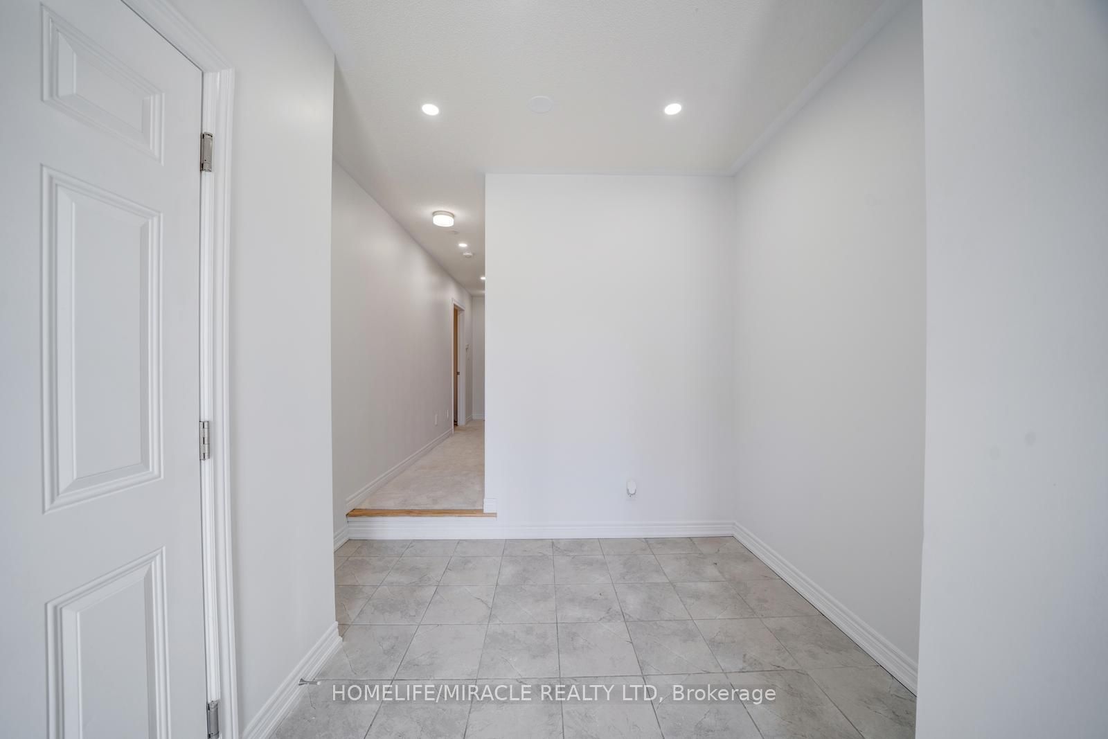 2004 Cameron Lott Crescent