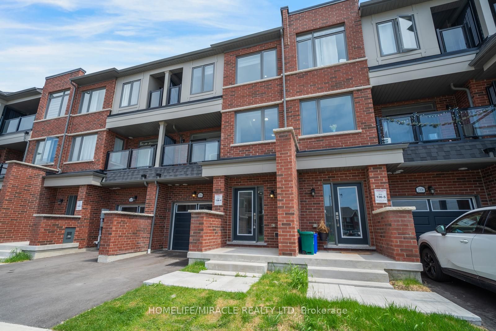 2004 Cameron Lott Crescent