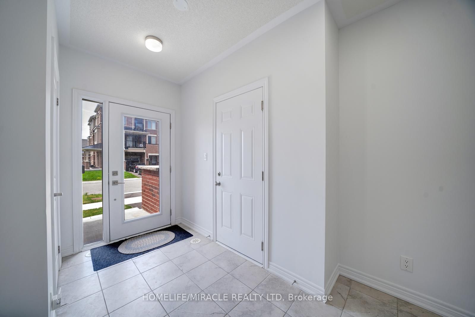 2004 Cameron Lott Crescent
