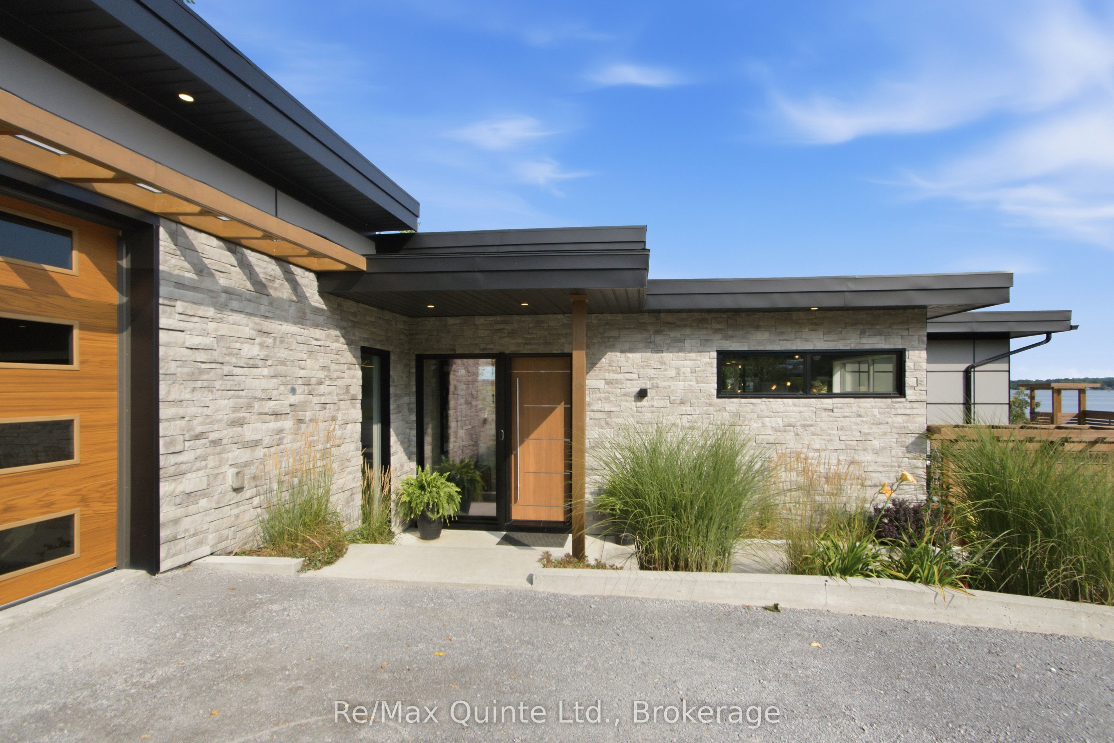8 Bayview Point Road