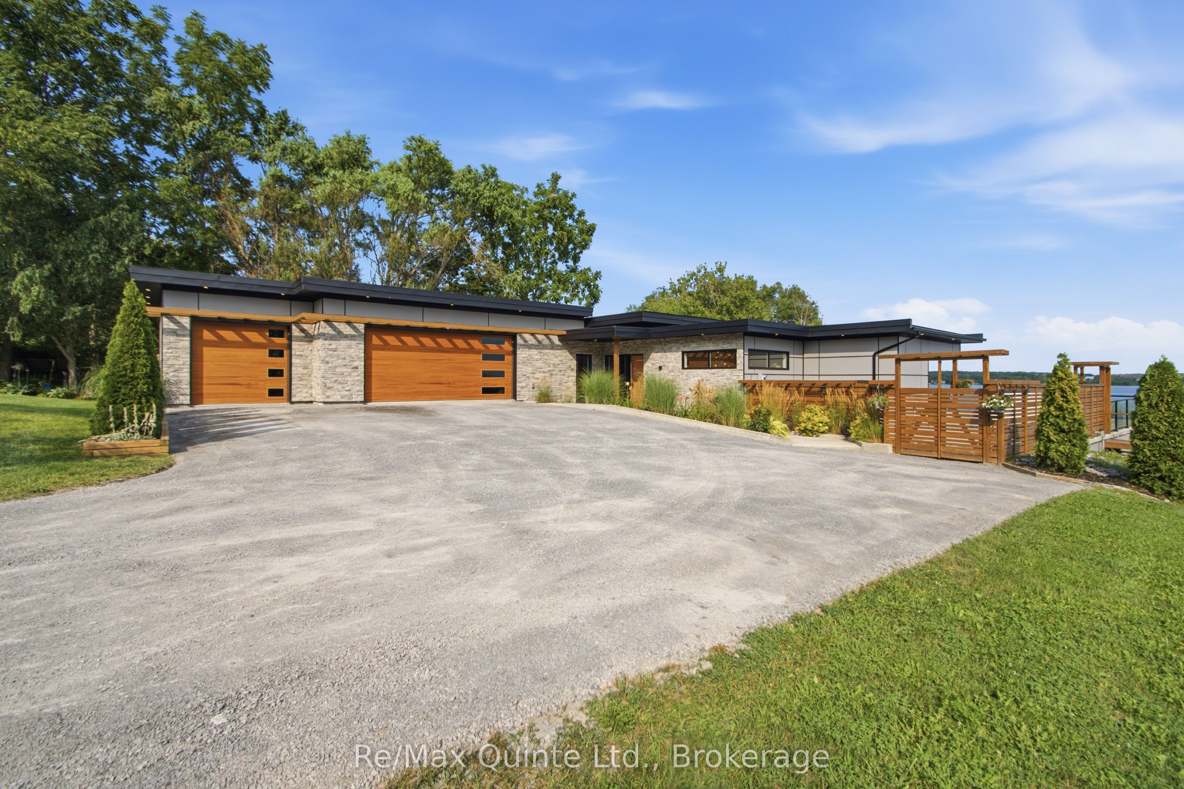 8 Bayview Point Road
