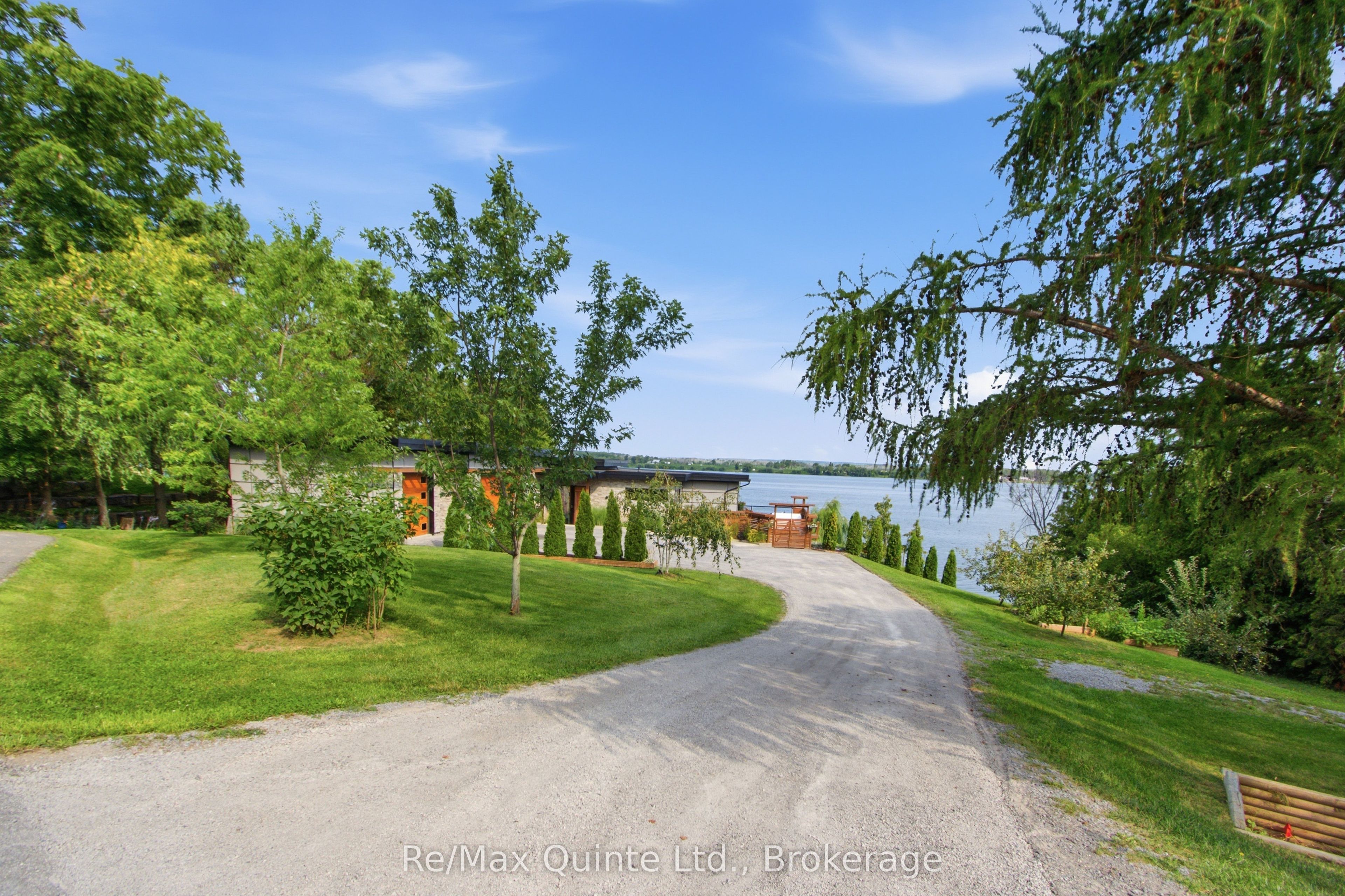 8 Bayview Point Road