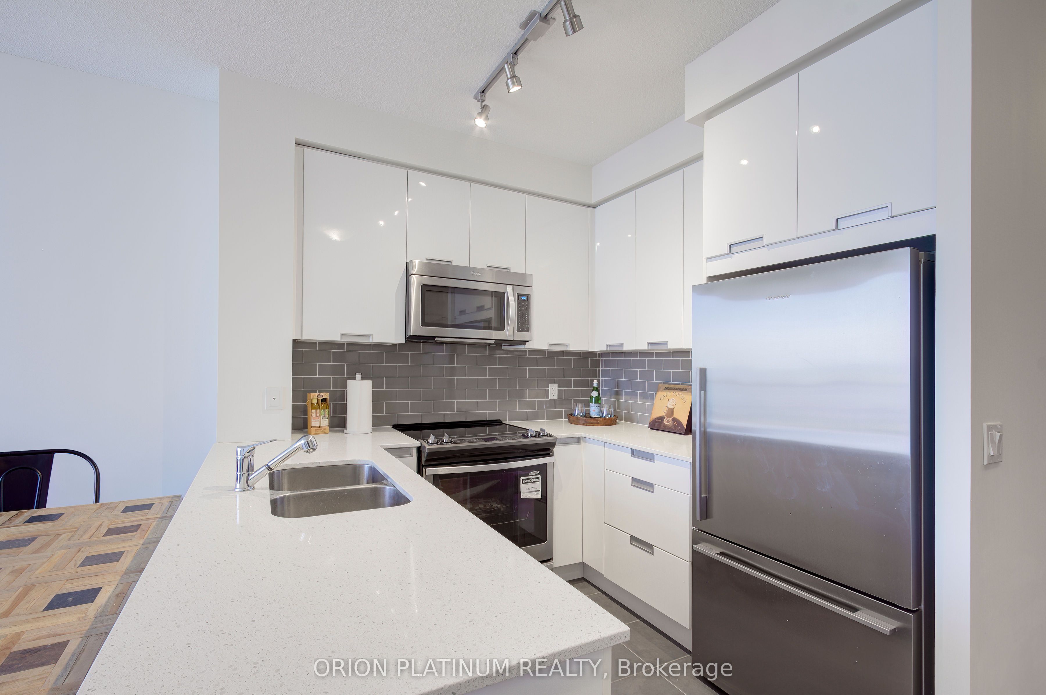 55 Eglinton Avenue 2003