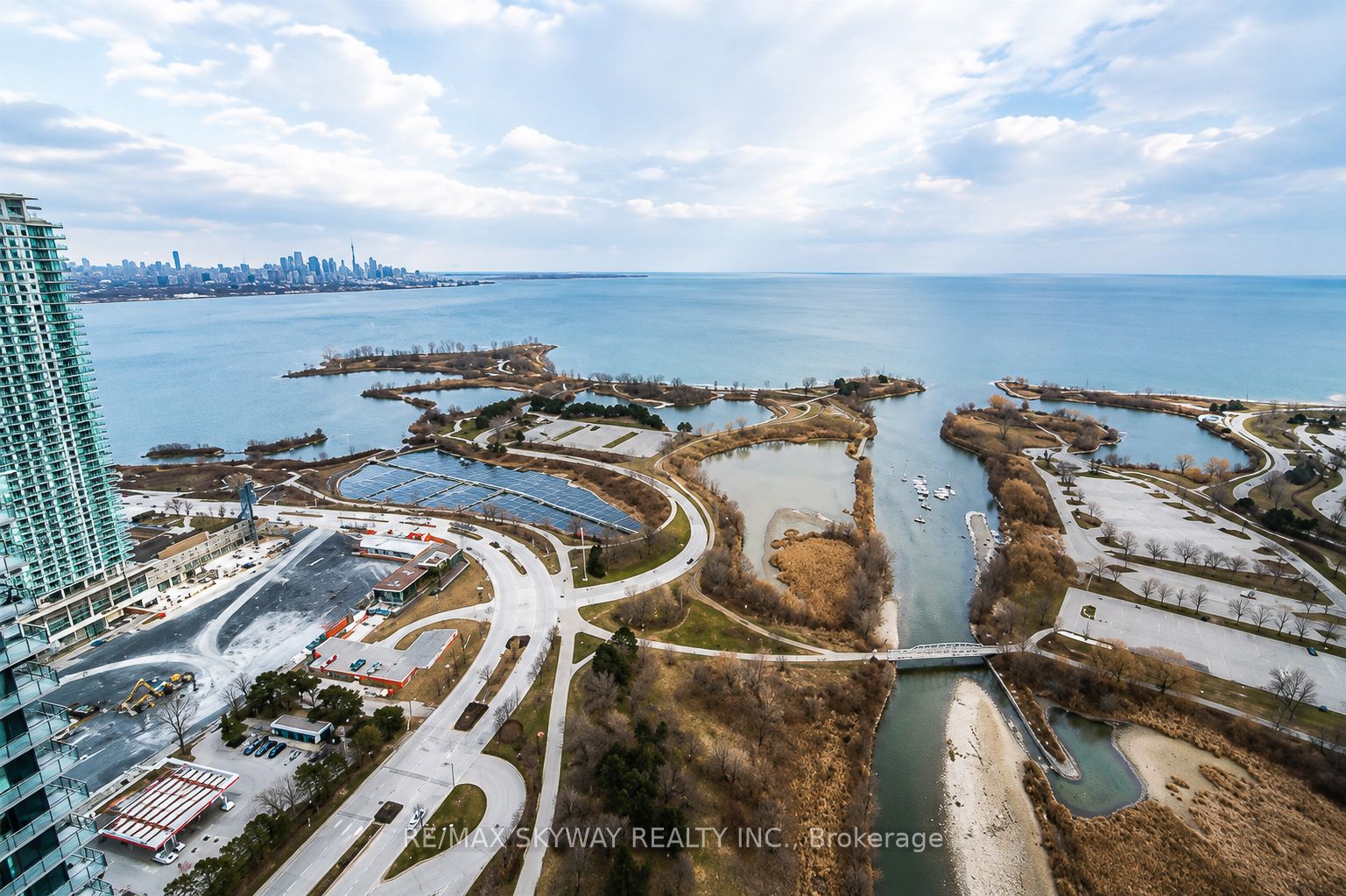 2212 Lakeshore Boulevard W Lph03