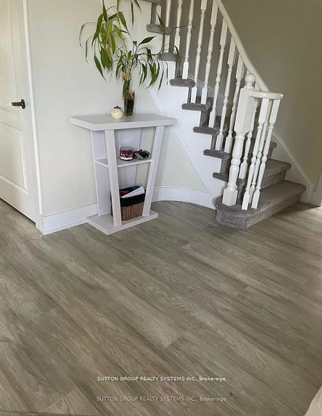 6807 Gracefield Drive W