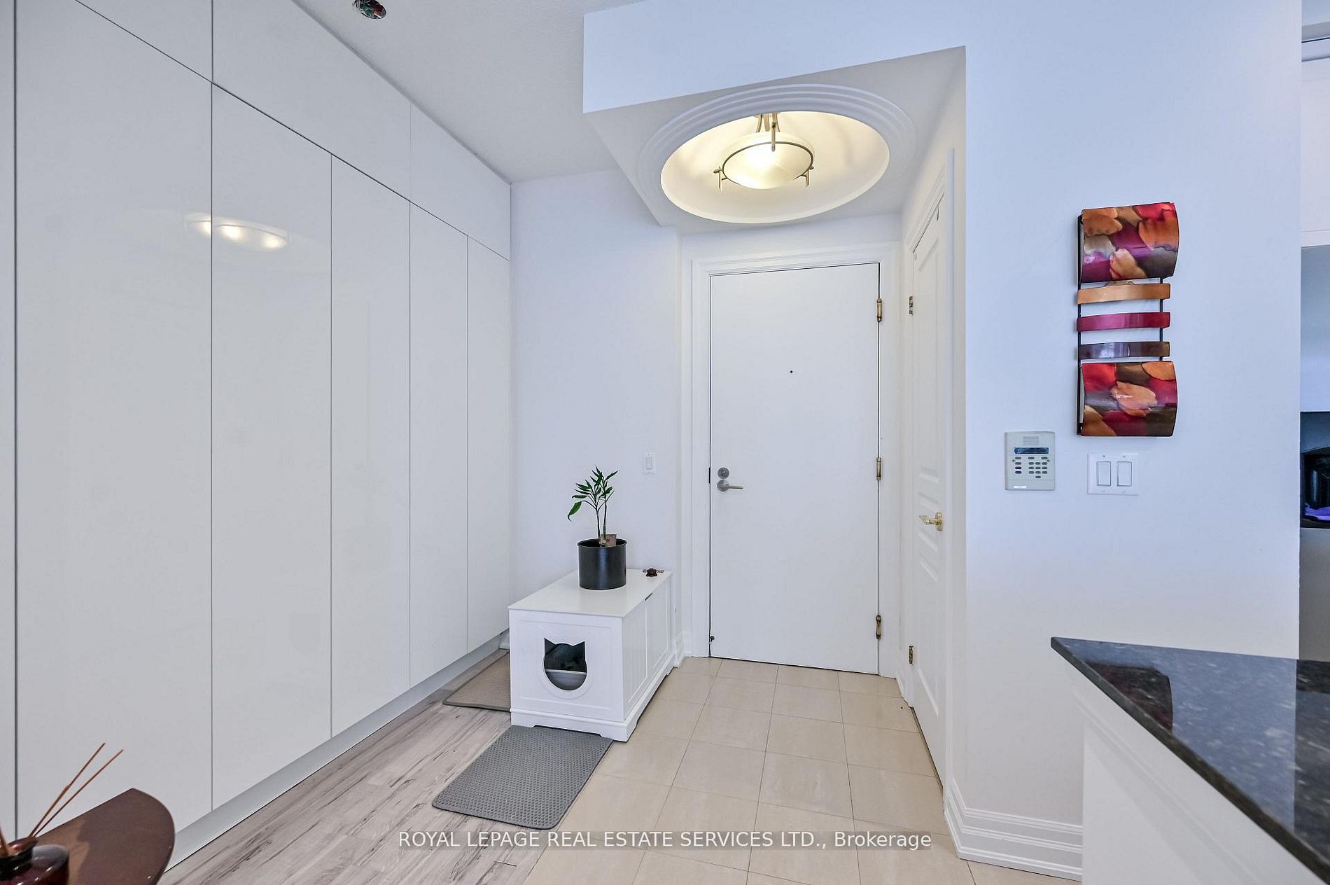 2083 Lake Shore Boulevard W 1113