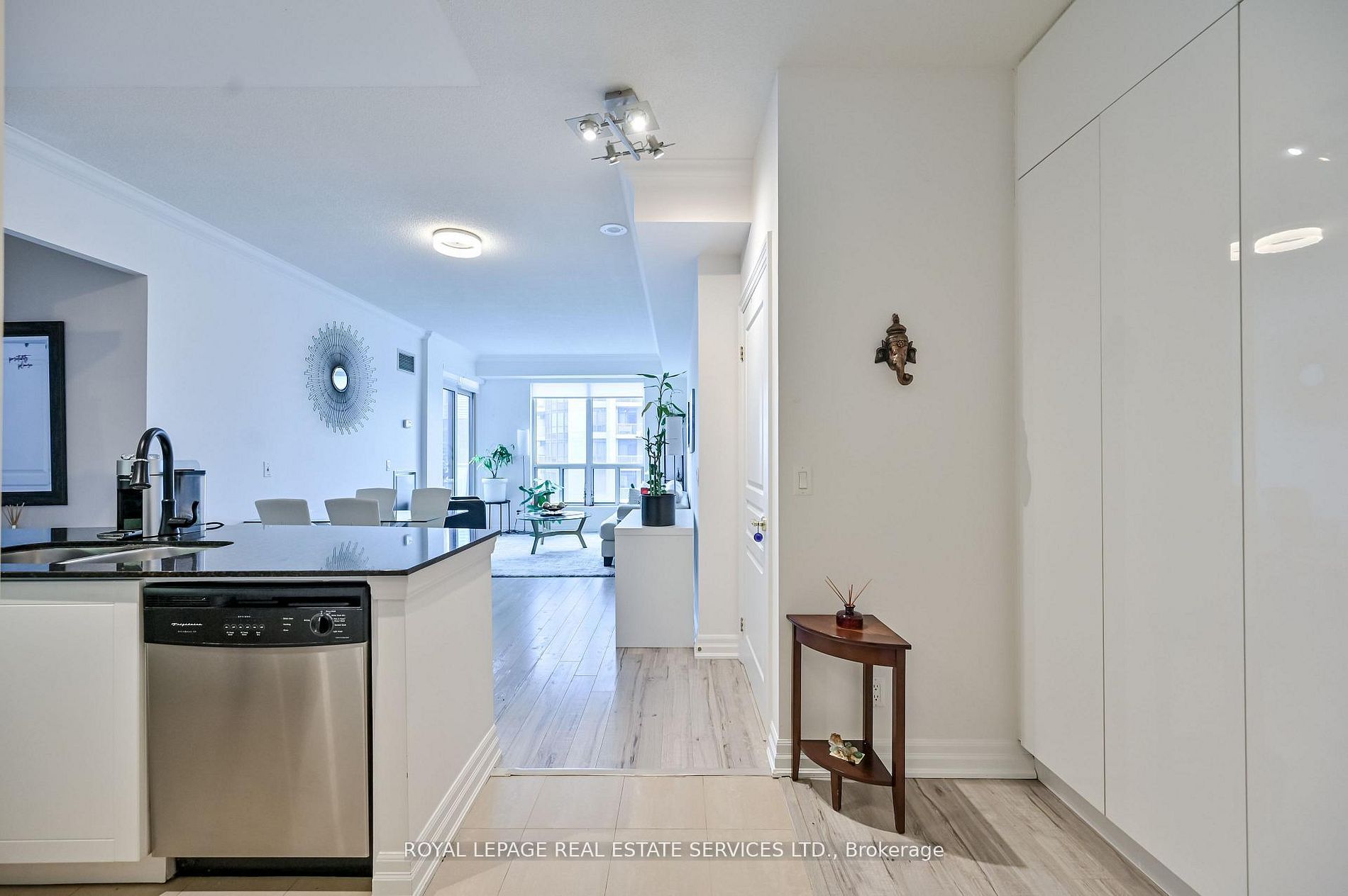 2083 Lake Shore Boulevard W 1113