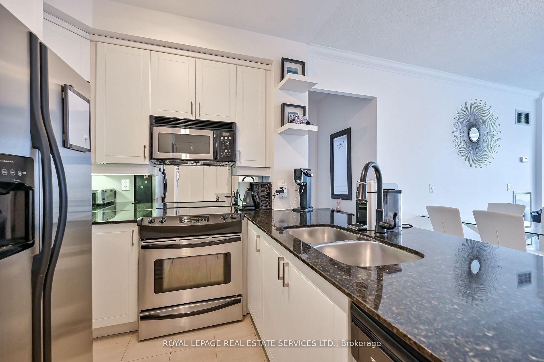 2083 Lake Shore Boulevard W 1113