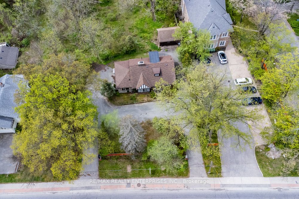 1462 Hurontario Street