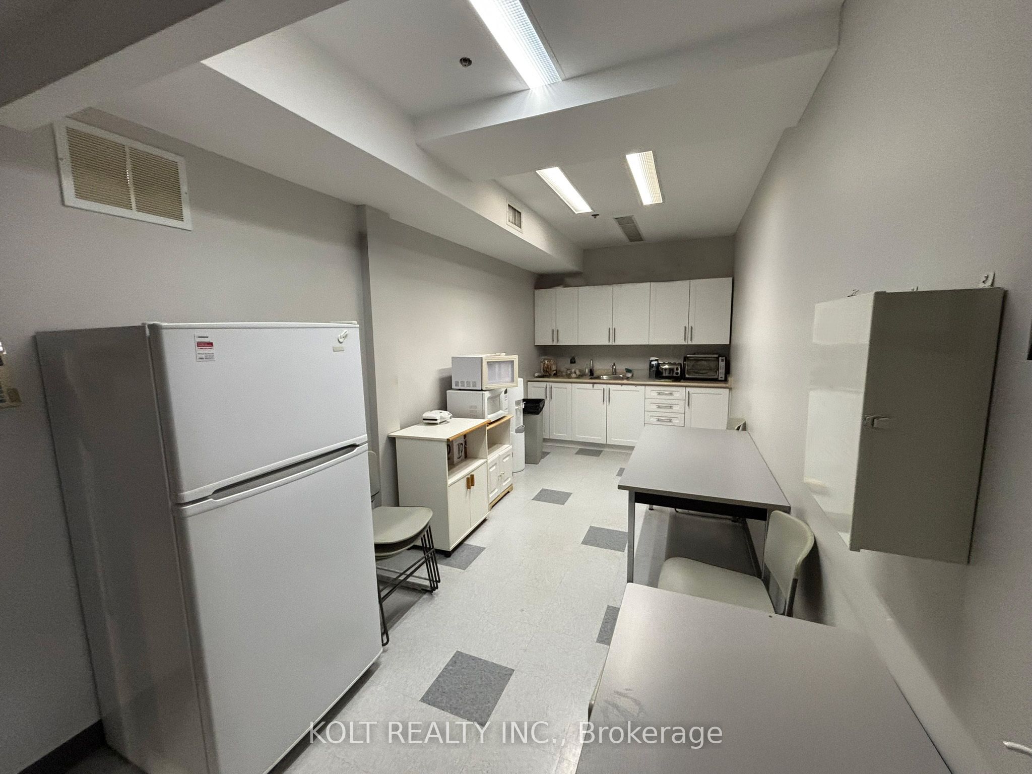 80 Esna Park Drive 13-15