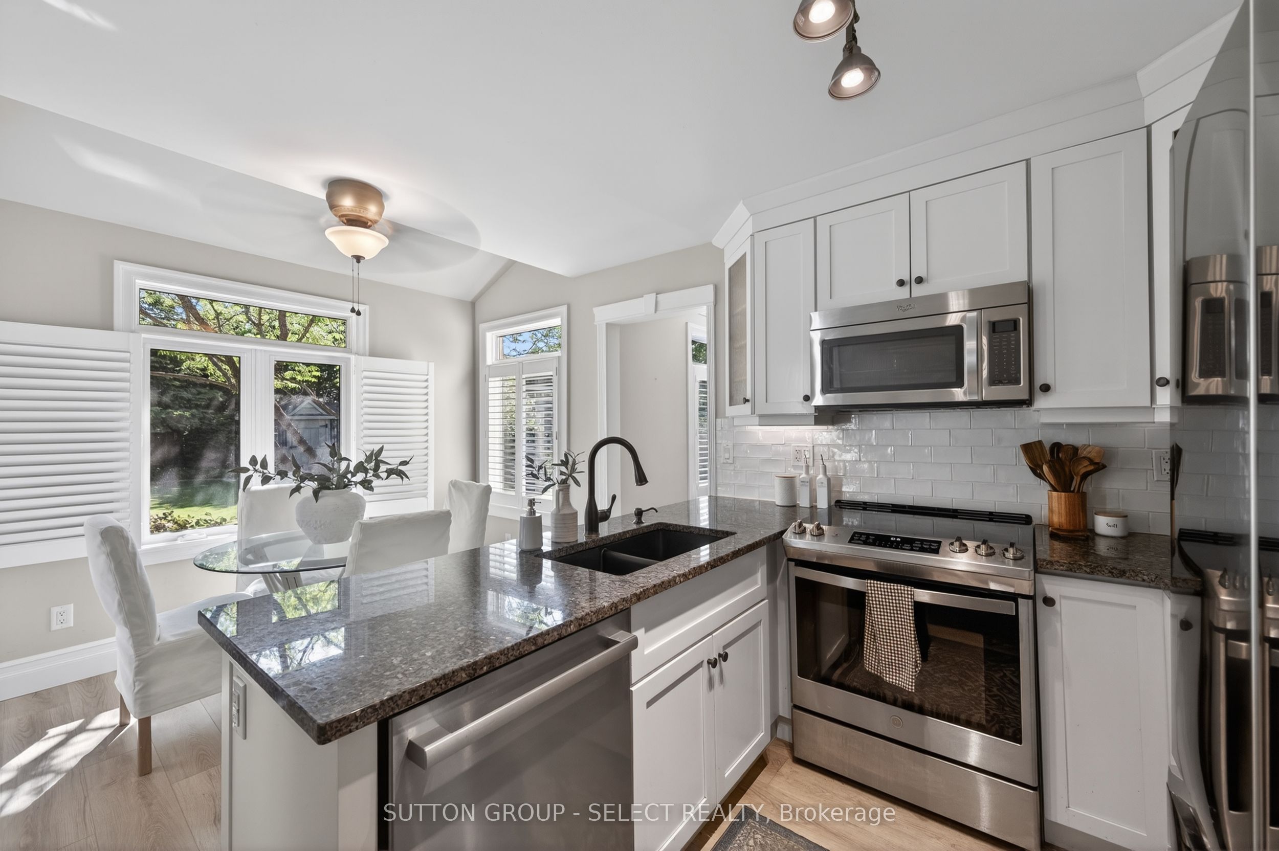 12 Banting Crescent