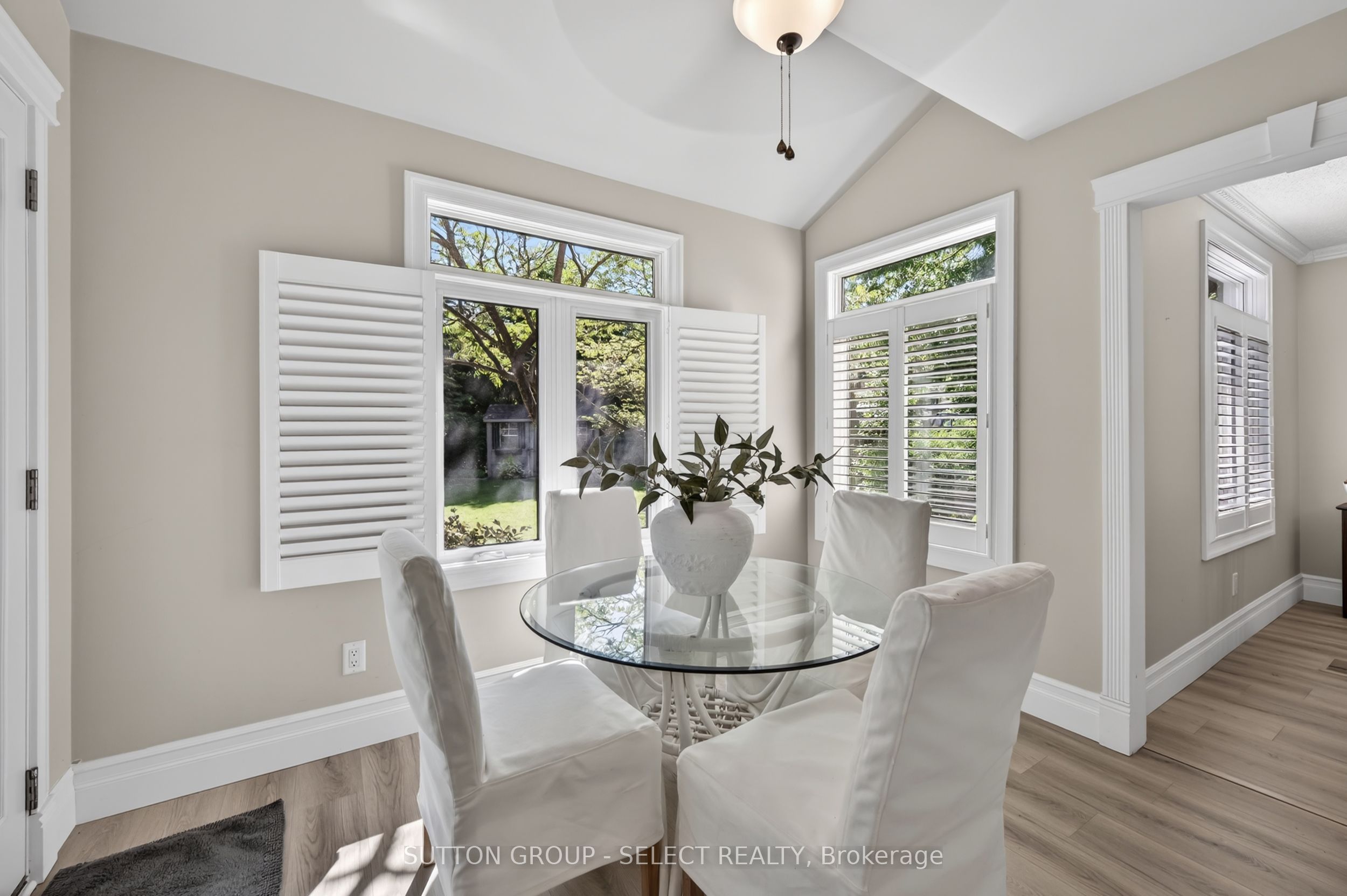 12 Banting Crescent