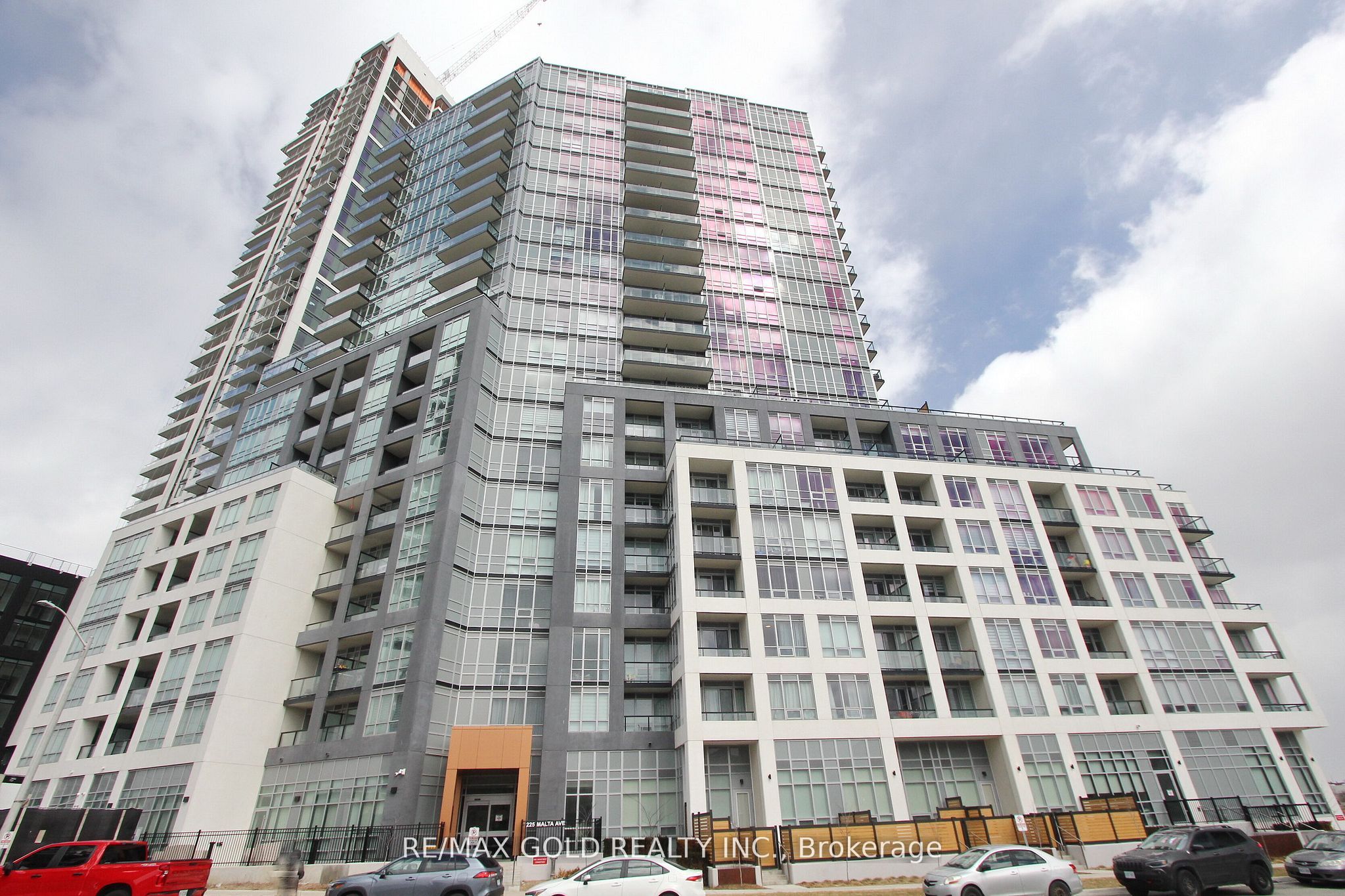 225 Malta Avenue 1401